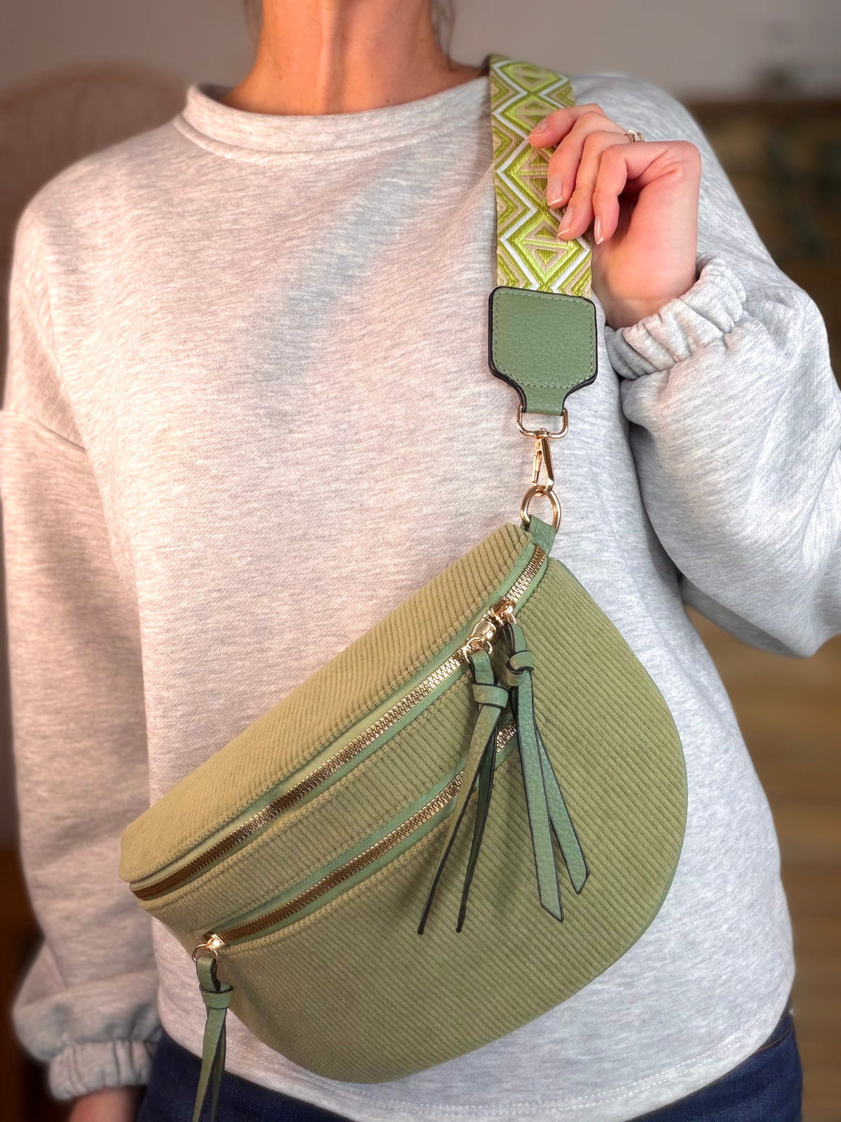 Sac banane en velours côtelé, sangle fantaisie - KATY - Vert sauge - FIN DE SÉRIE