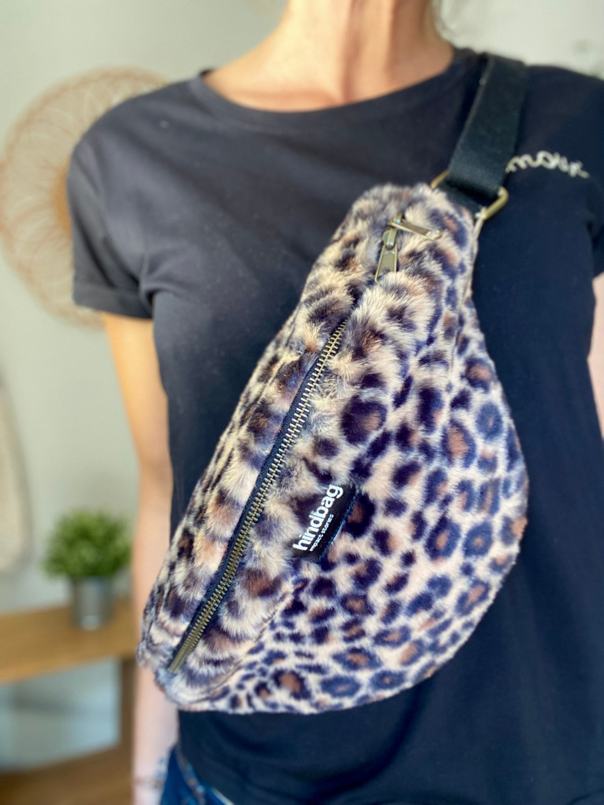 HINDBAG OLIVIA - Sac banane Léo fourrure 🐆