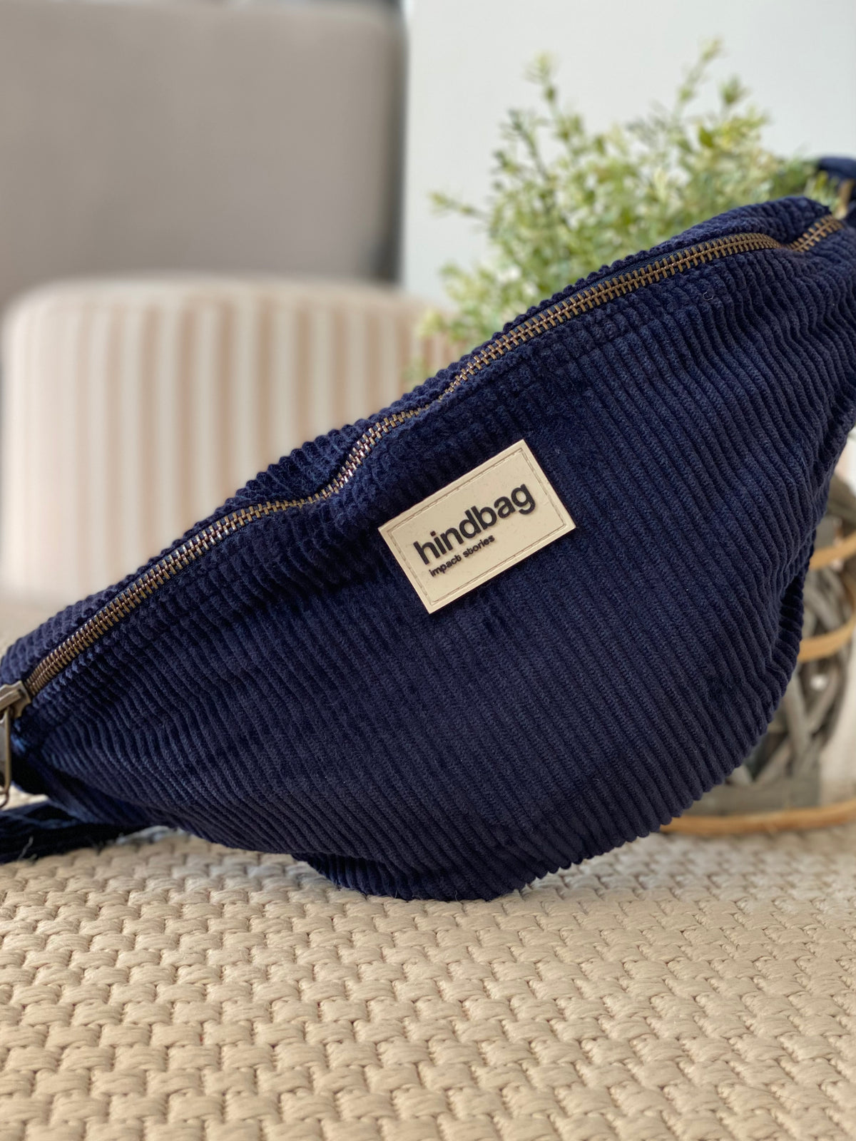 HINDBAG SASHA - Sac banane  Velours Marine