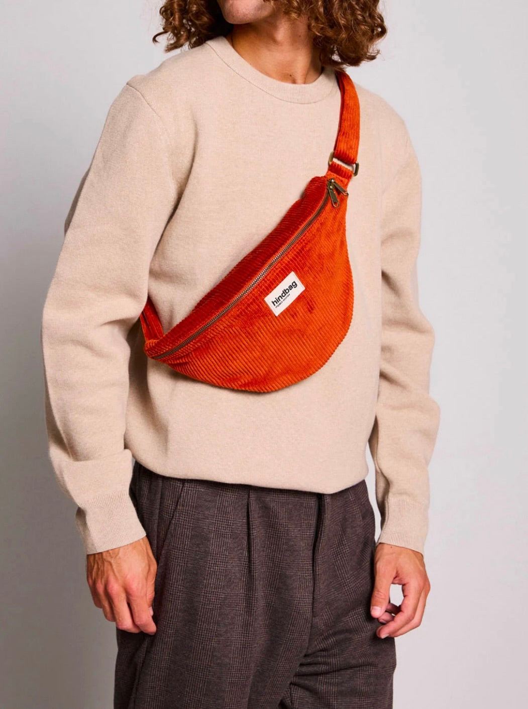 HINDBAG SASHA - Sac banane Velours brique