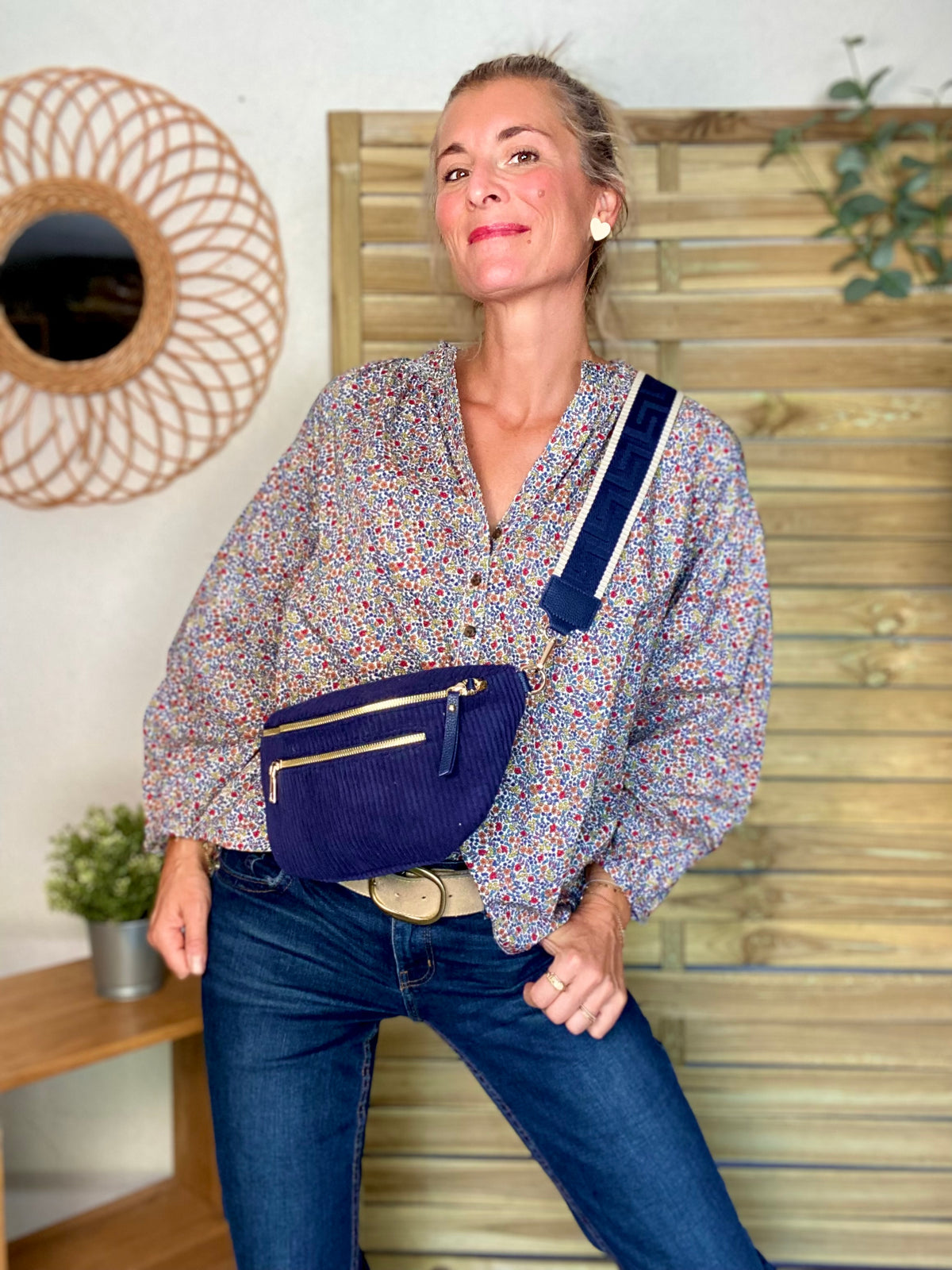 Sac banane L en velours côtelé 2 zips et sangle fantaisie - ASHLY - Bleu marine • FIN DE SÉRIE
