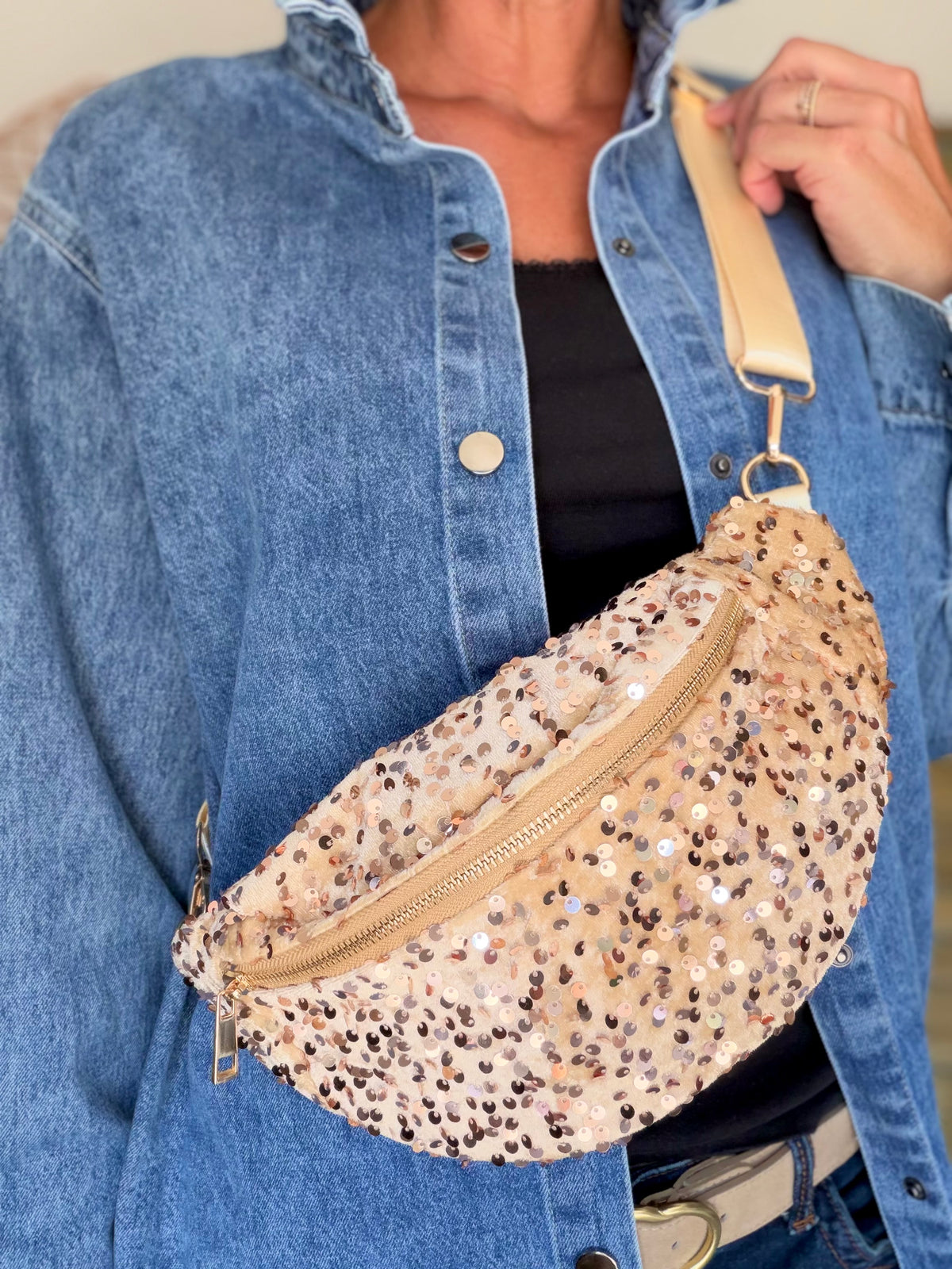 ⚡️ ARRIVAGE - Sac banane velours à sequins DAISY - Beige Or