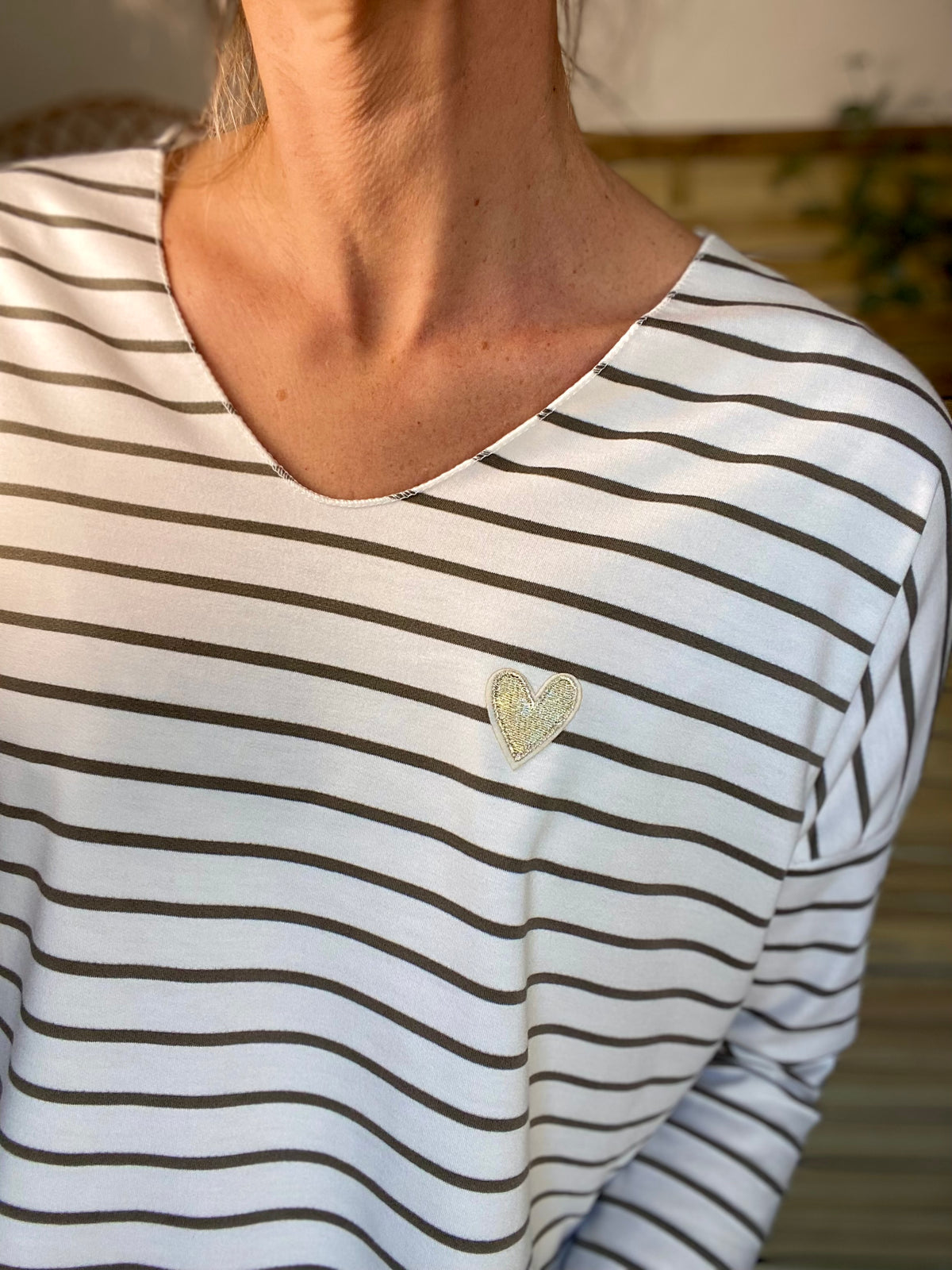 Pull fin rayé col V avec ou sans coeur doré 💛 NOLWENN - Kaki