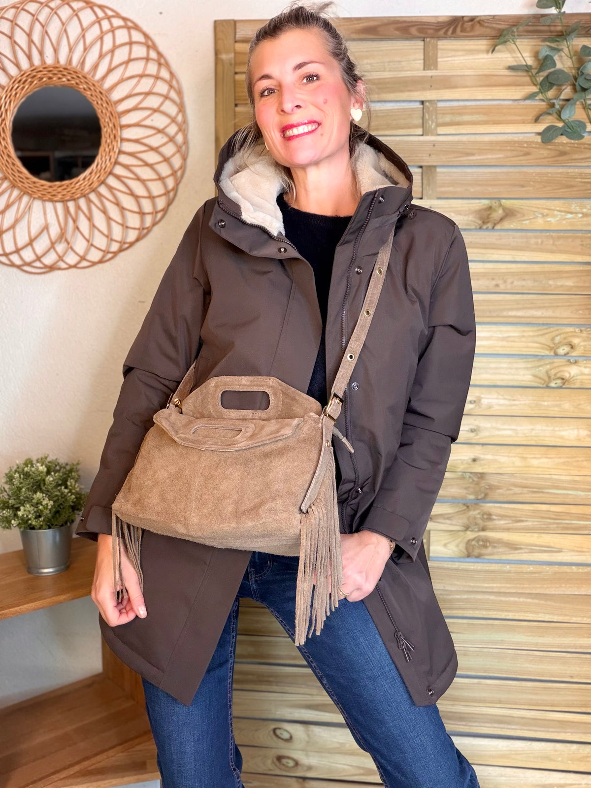 Sac en cuir daim avec franges LOGAN - Beige taupe