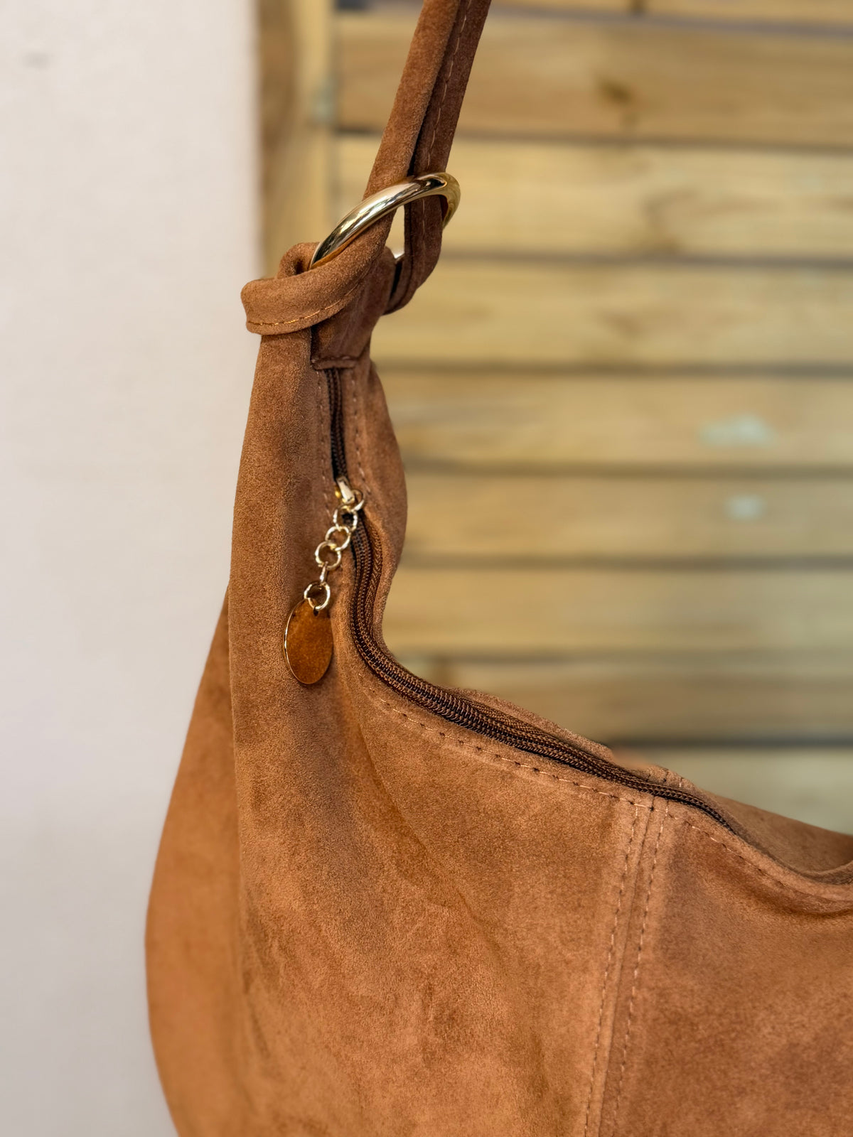 Sac besace hobo en cuir daim souple avec anneaux WILLIAM - Camel