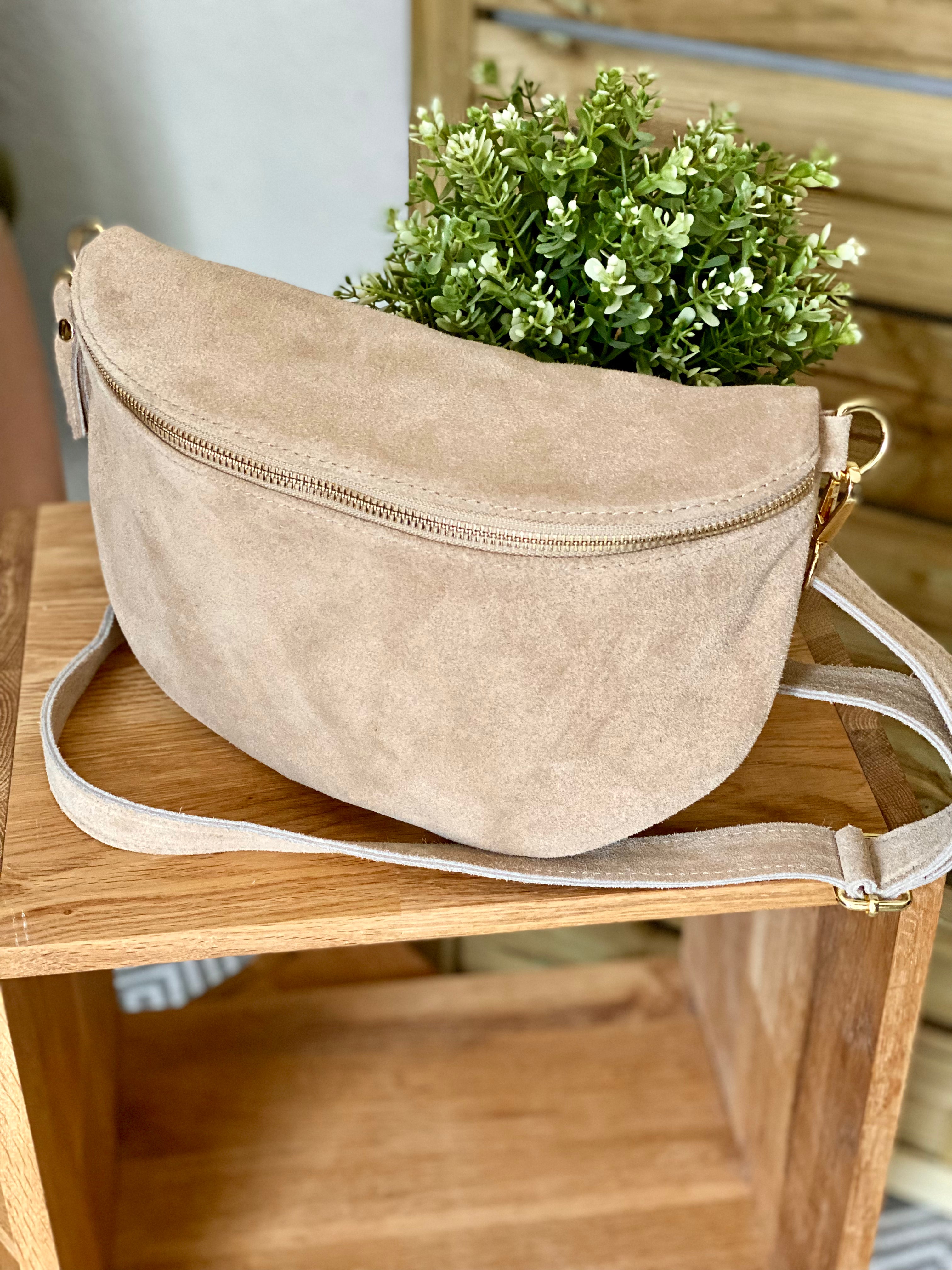 Sac banane XL en cuir velours 30cm JUDY - Beige