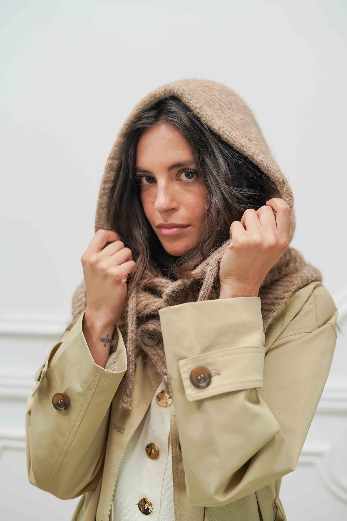 Col cagoule LORIE en maille avec boutons - Taupe