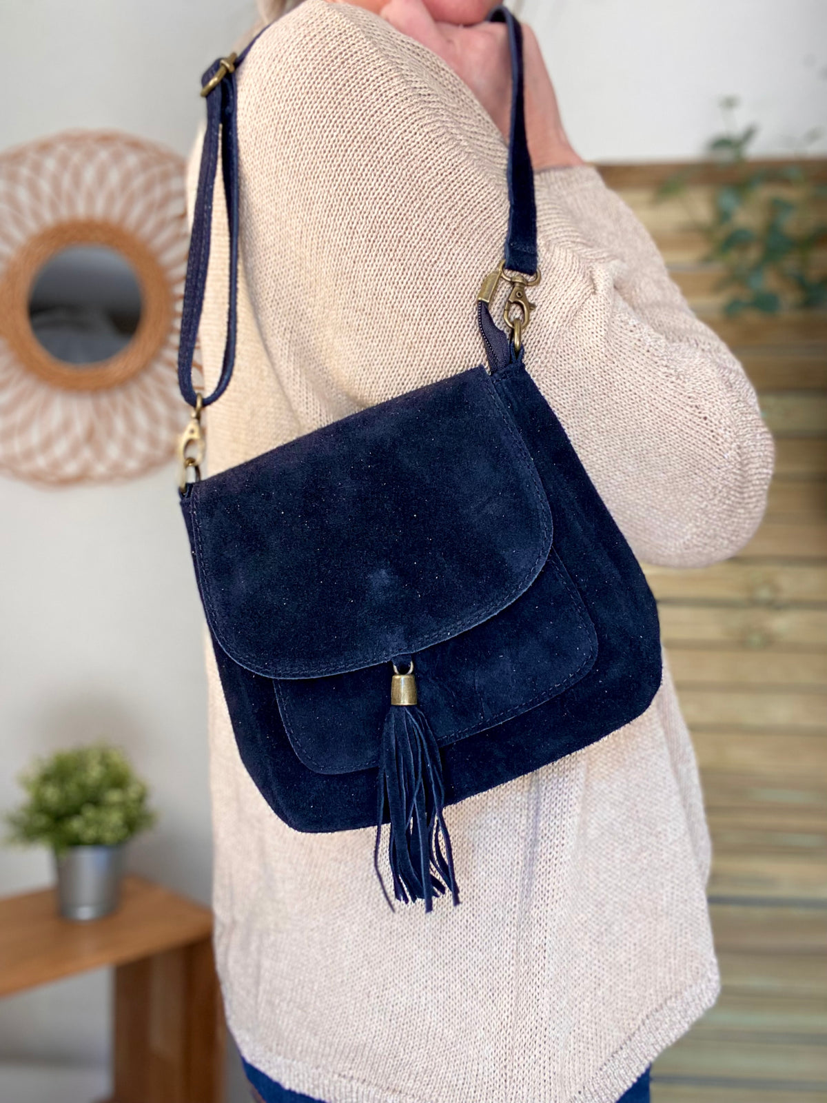 Sac bandoulière en cuir daim HORTENSE - Noir - FIN DE SÉRIE