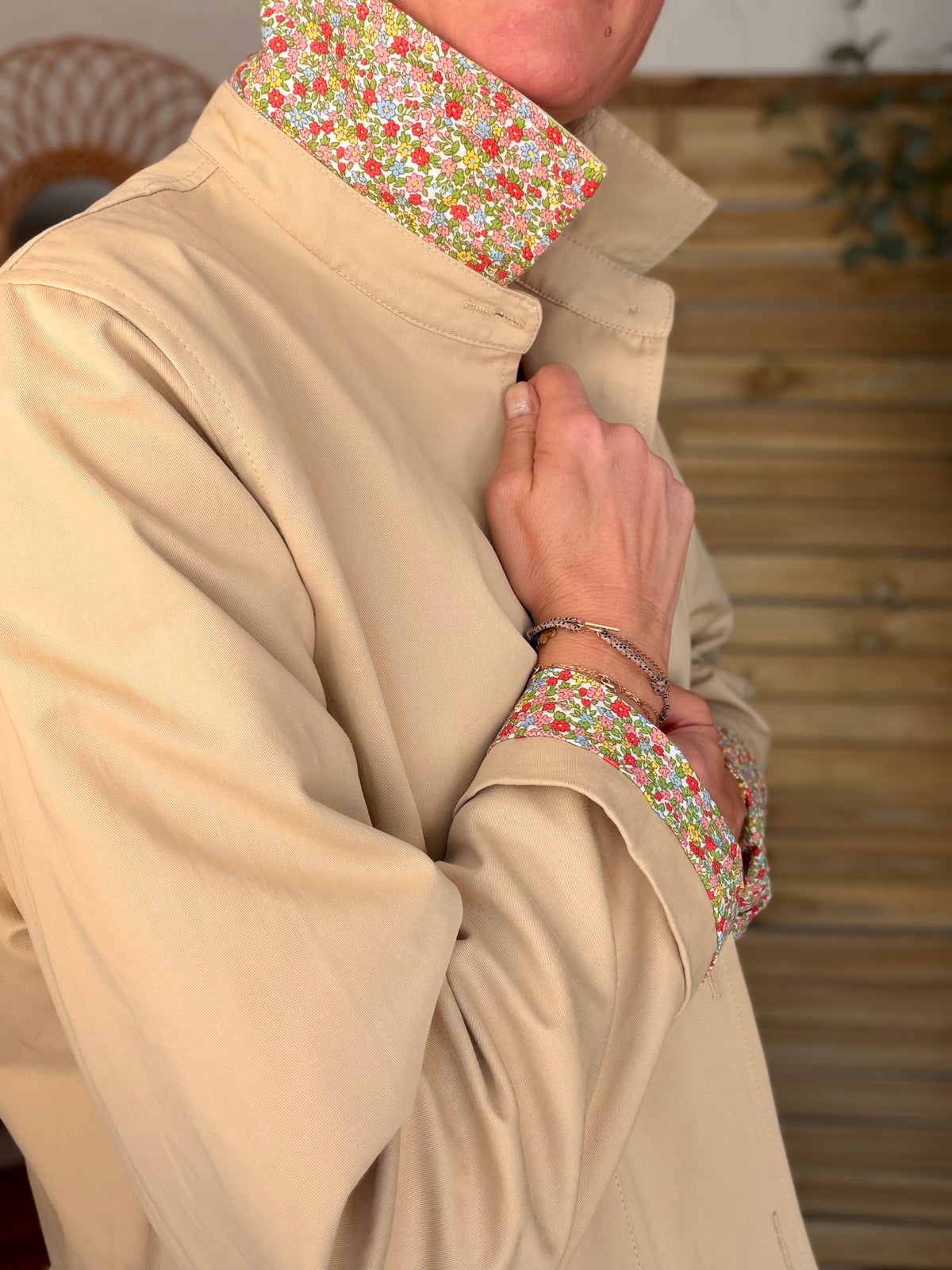 Veste Trench avec volants et Liberty, en coton beige HERMIONE - LILI et LALA - FIN DE SÉRIE