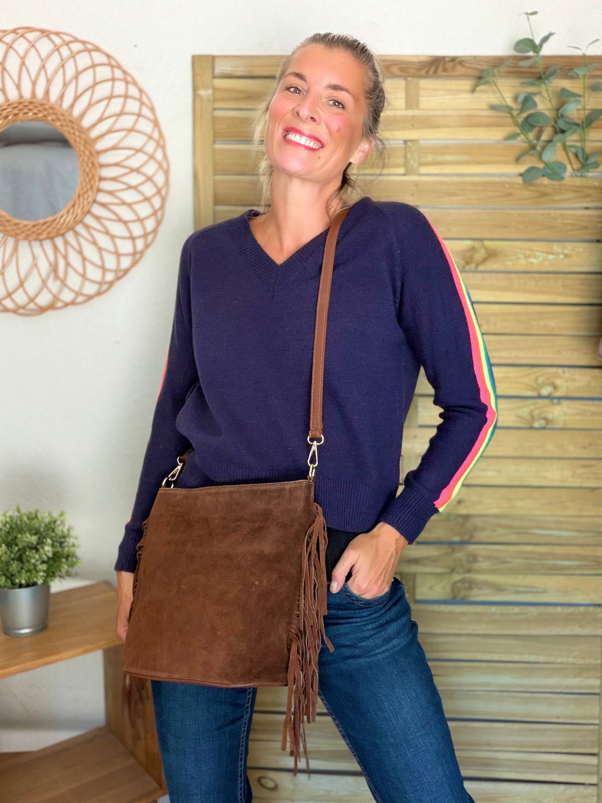 Pull épais avec bandes arc-en-ciel, col V - RAINBOW 🌈 Bleu marine - Winter 2026