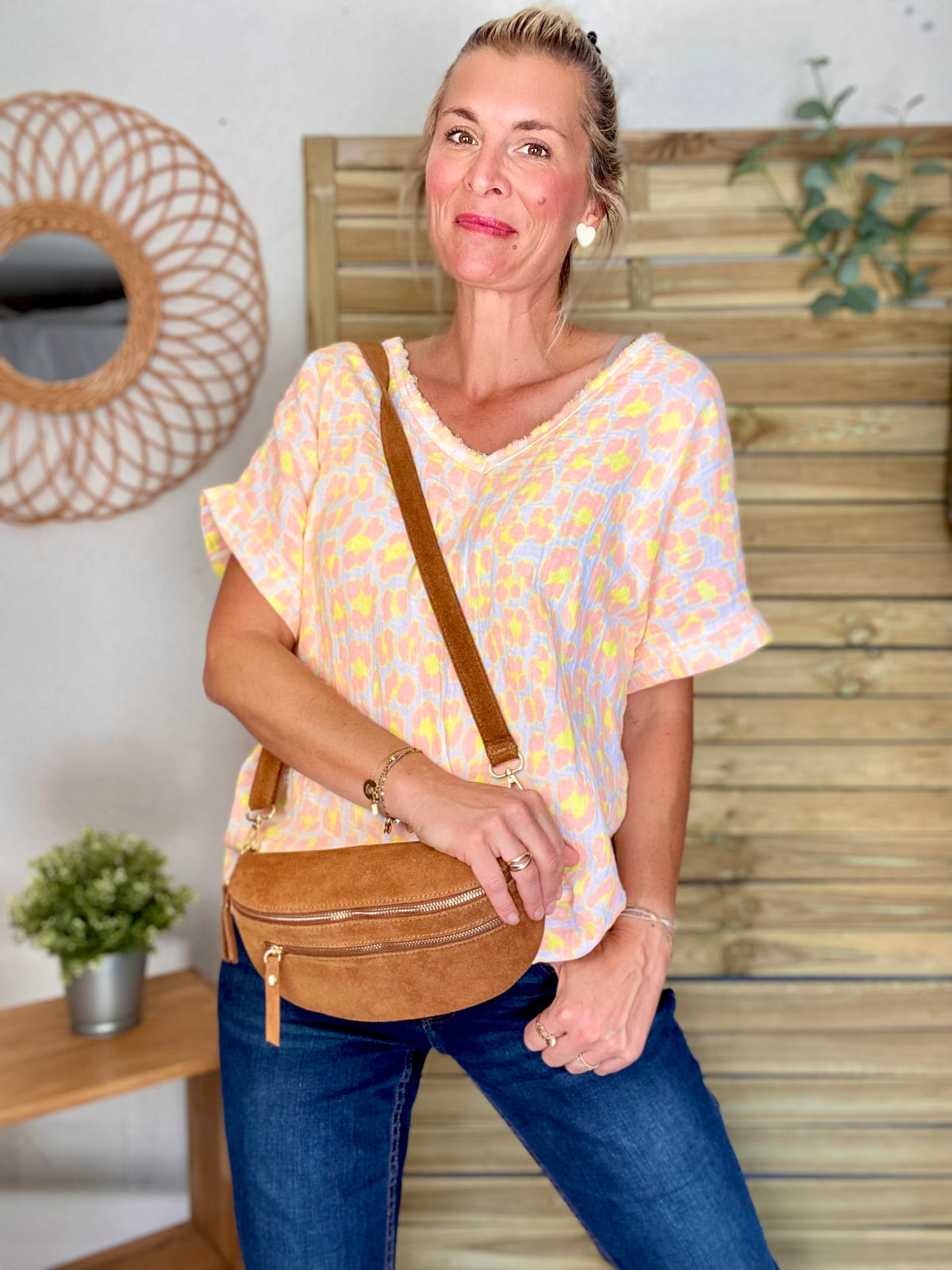 Sac banane en croûte de cuir + poche avant ALISON - Camel