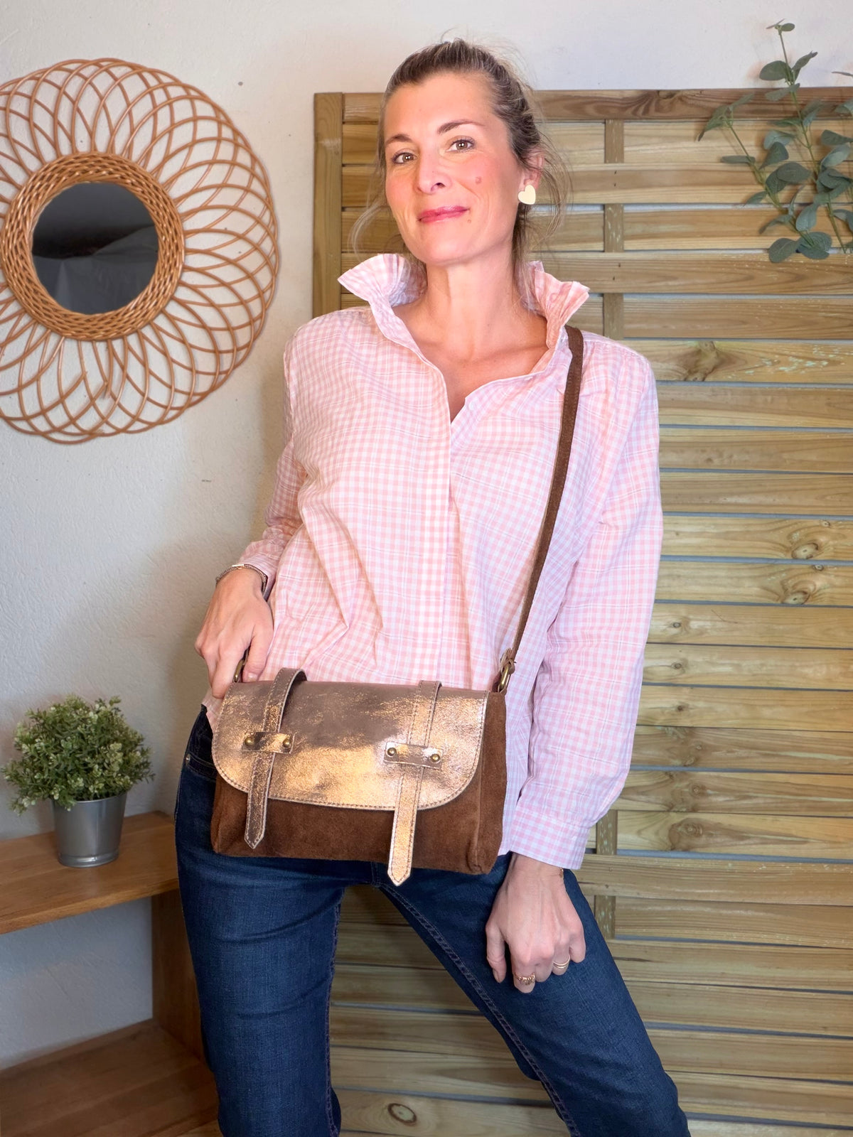 Sac bandoulière en cuir daim et irisé ESMÉE - Choco / Bronze