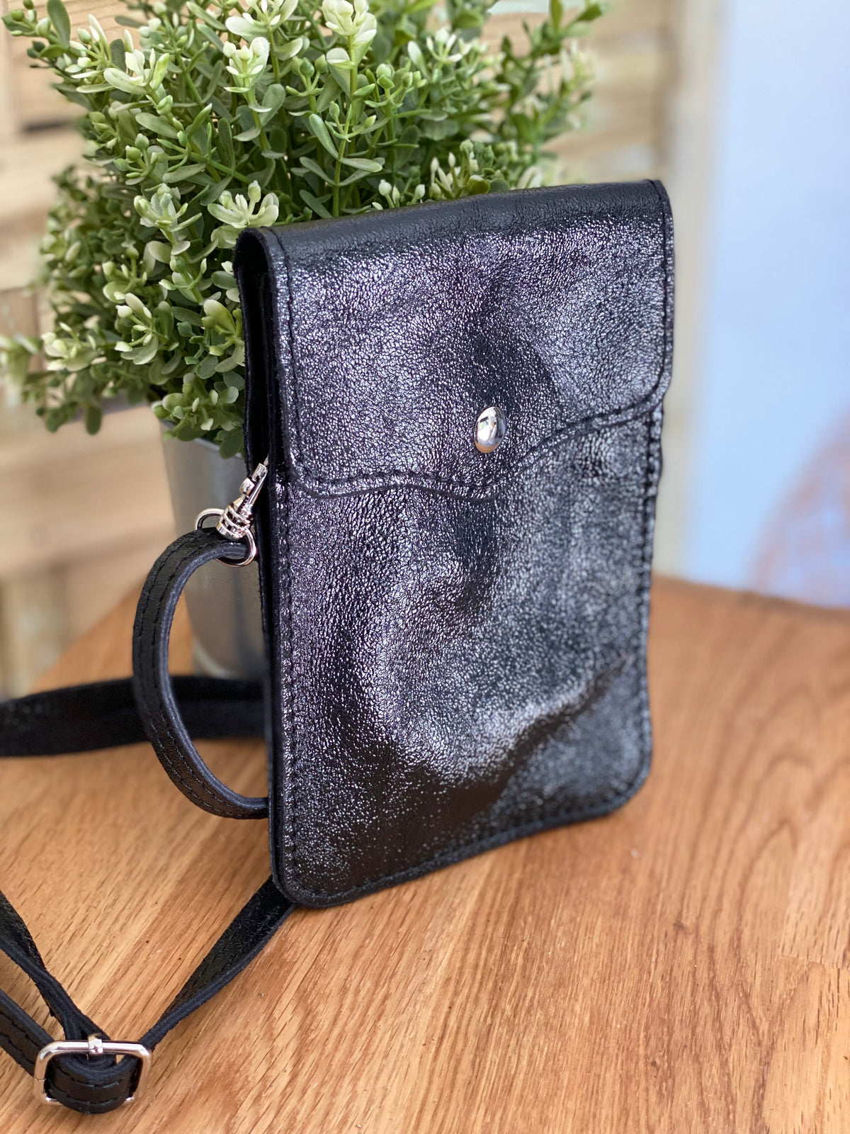 Pochette bandoulière en cuir irisé - FLORE - Noir (7 coloris)
