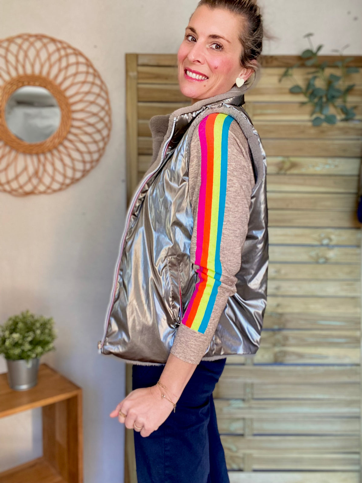 Pull fin avec bandes colorées, col V - RAINBOW 🌈 Taupe chiné - FIN DE SÉRIE
