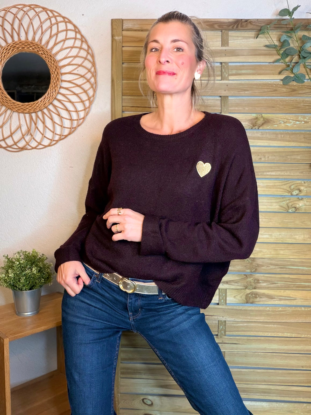 Pull léger en maille cœur doré brodé 💛 MELISSA - Aubergine