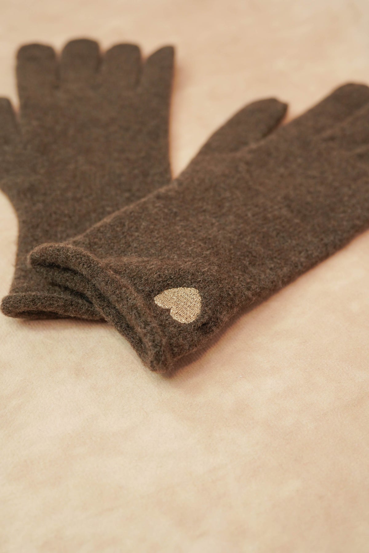 Gants CHLOÉ avec coeur doré brodé 💛 et ouverture index et pouce 👌🏼