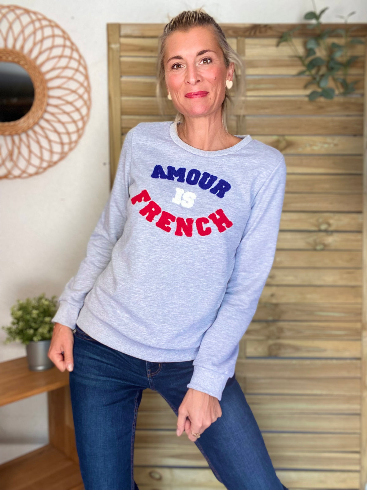 Sweat AMOUR IS FRENCH - OPHELIA - Gris / Tricolore 🇫🇷 FIN DE SÉRIE