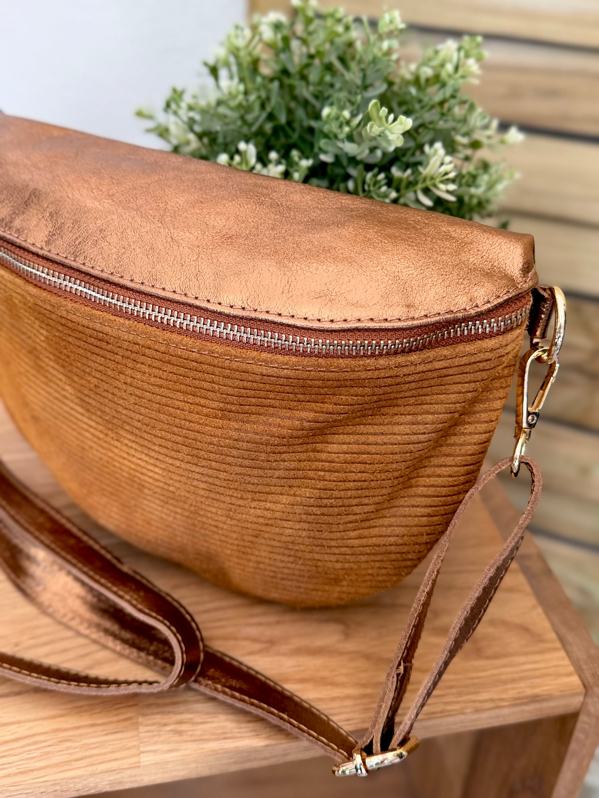 Sac banane XL 30cm en cuir irisé et velours - JANIS - Camel bi-matière