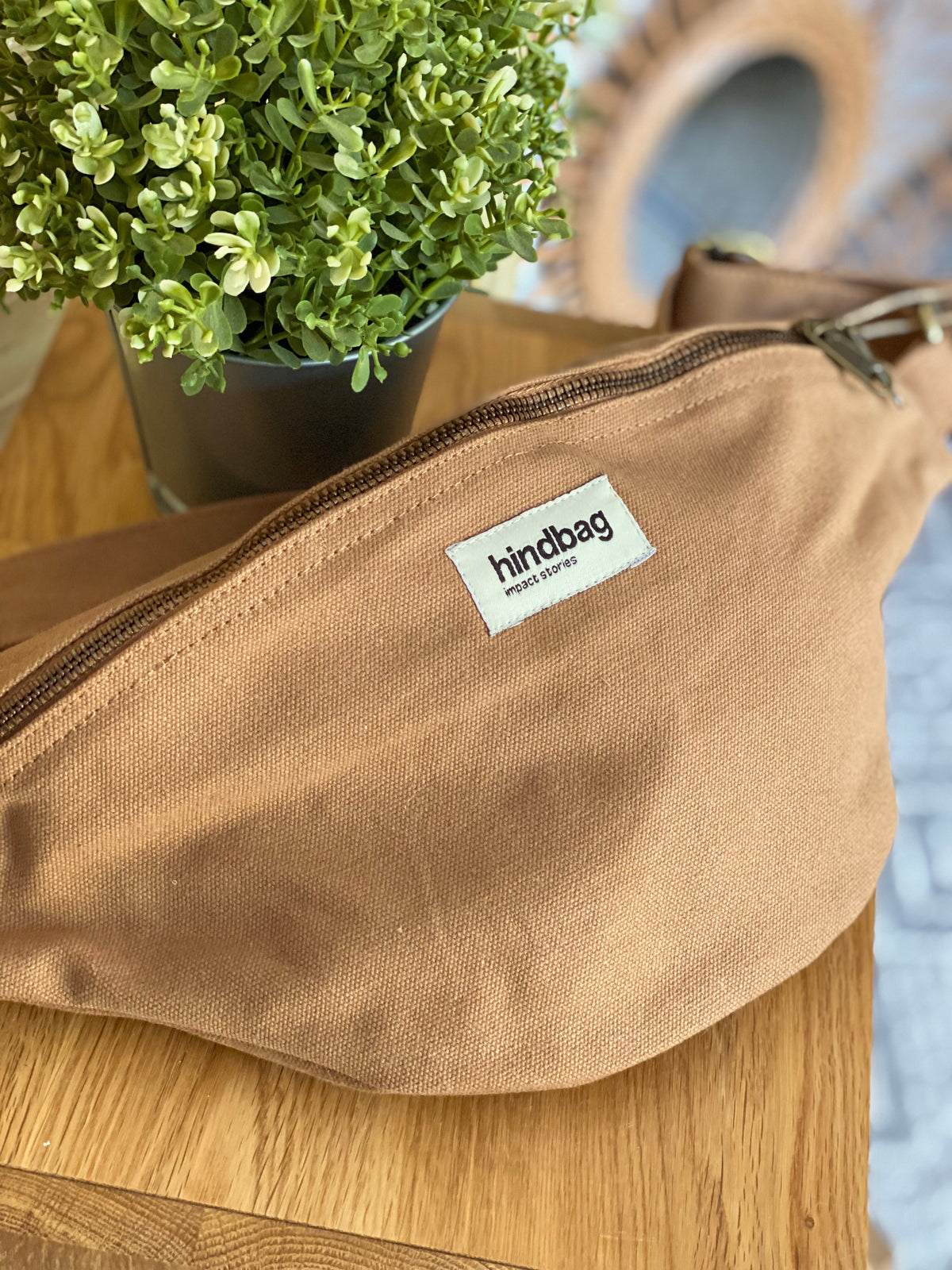 HINDBAG SASHA - Sac banane Cannelle