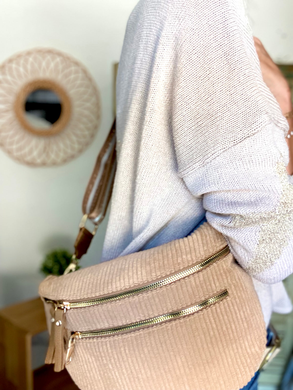 Sac banane XL en velours côtelé 2 zips et sangle fantaisie - WENDY - Camel clair