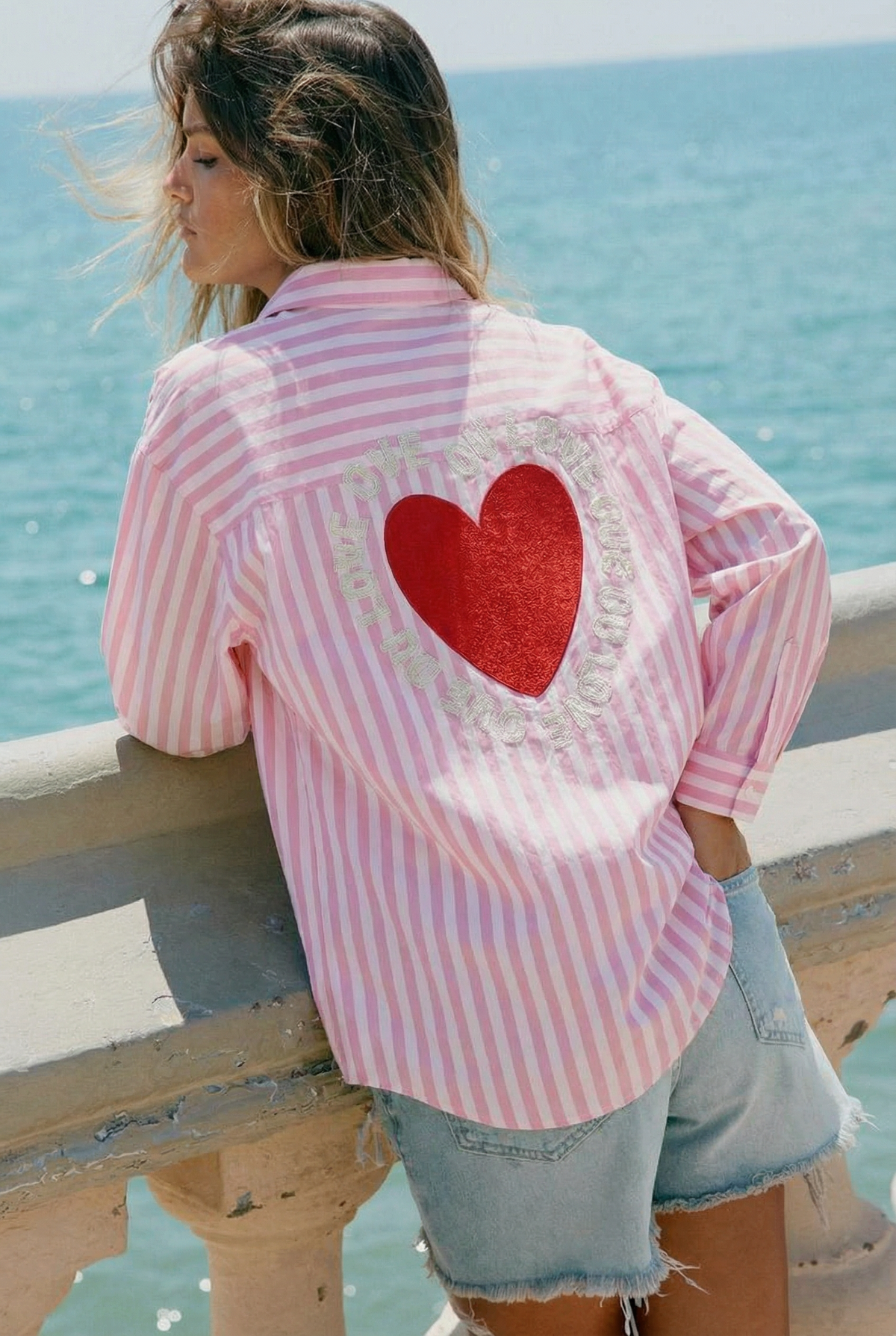 Chemise rose rayée brodée QUE DU LOVE ❤️ SERENA - FIN DE SÉRIE