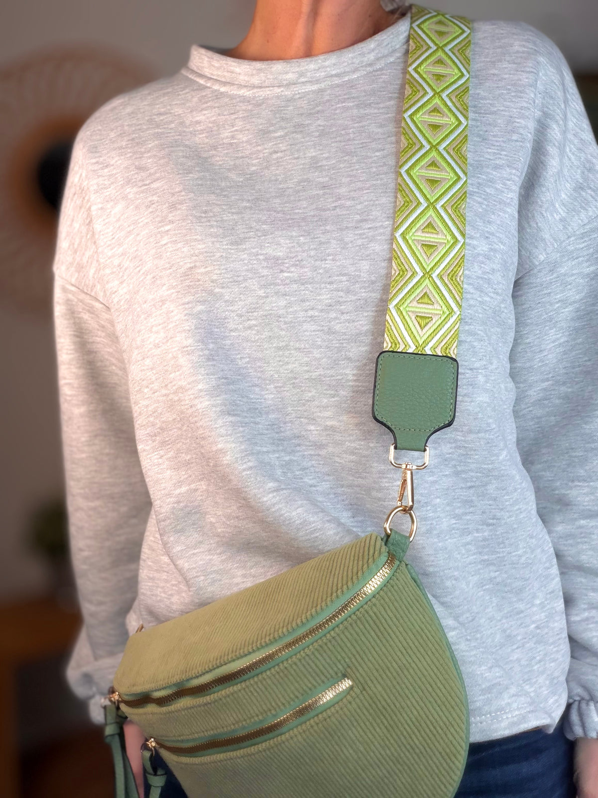 Sac banane en velours côtelé, sangle fantaisie - KATY - Vert sauge - FIN DE SÉRIE