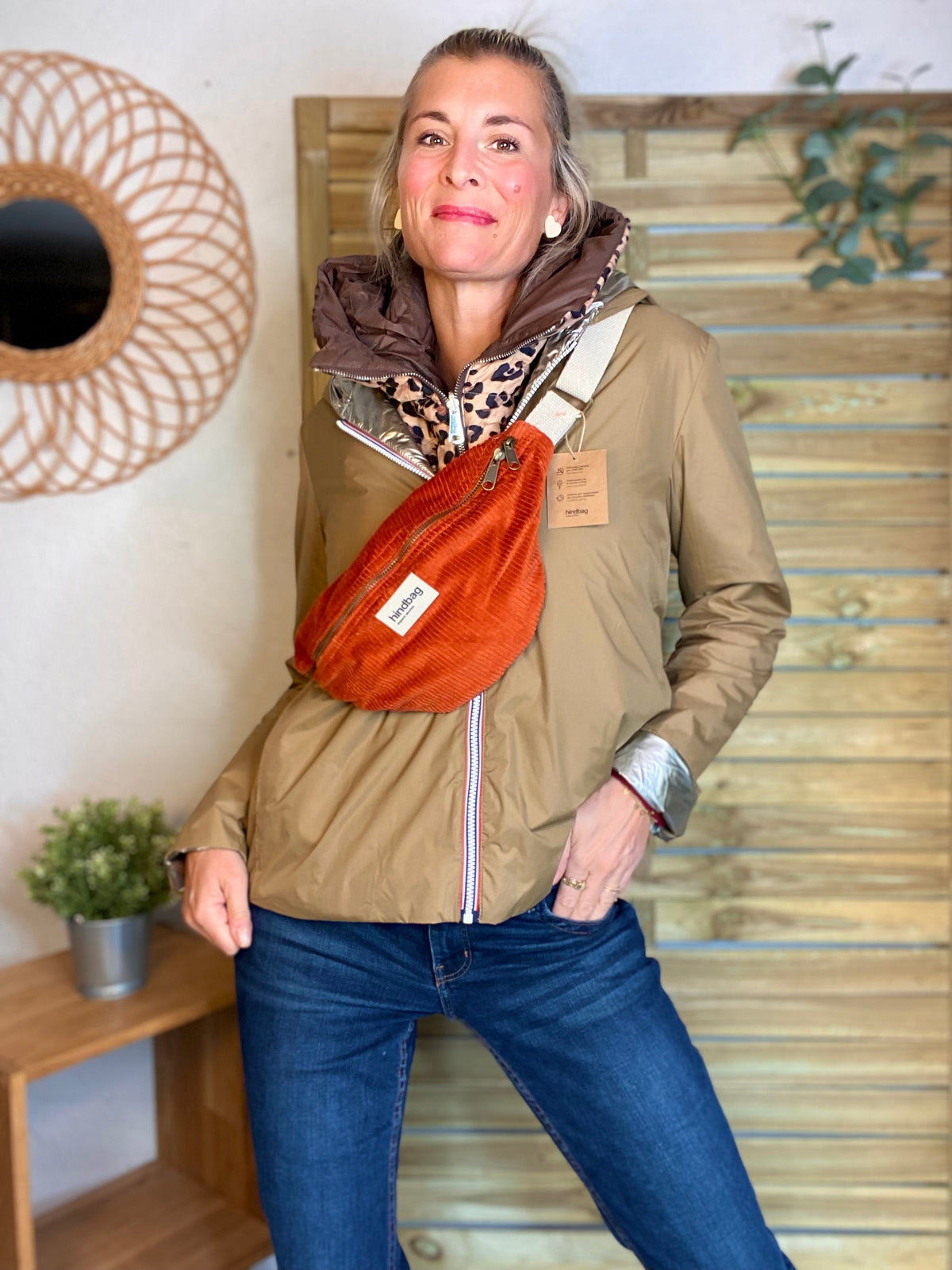 HINDBAG OLIVIA - Sac banane Velours Brique