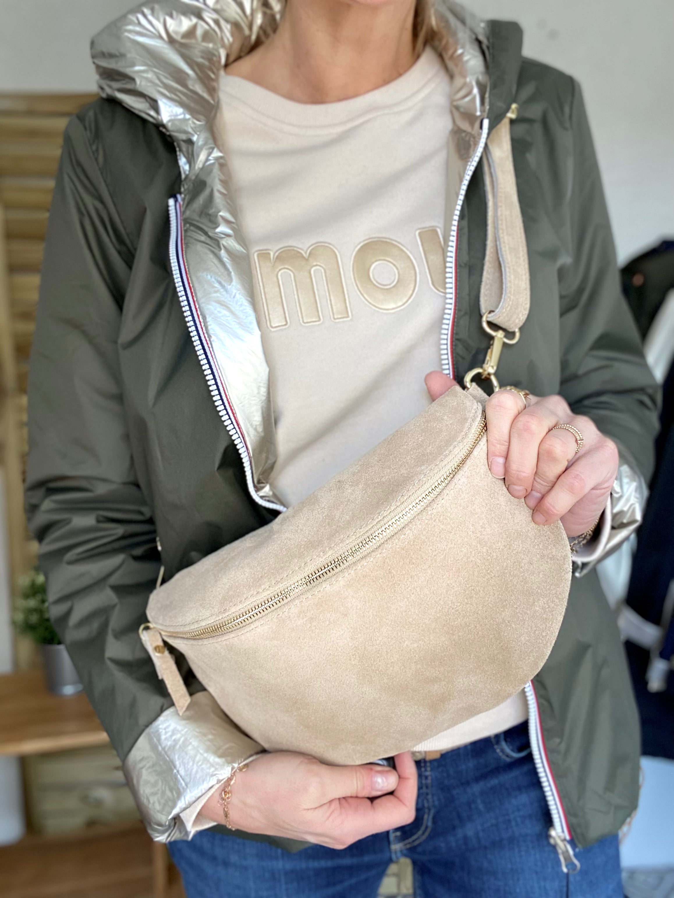 Sac banane XL en cuir velours 30cm JUDY - Beige