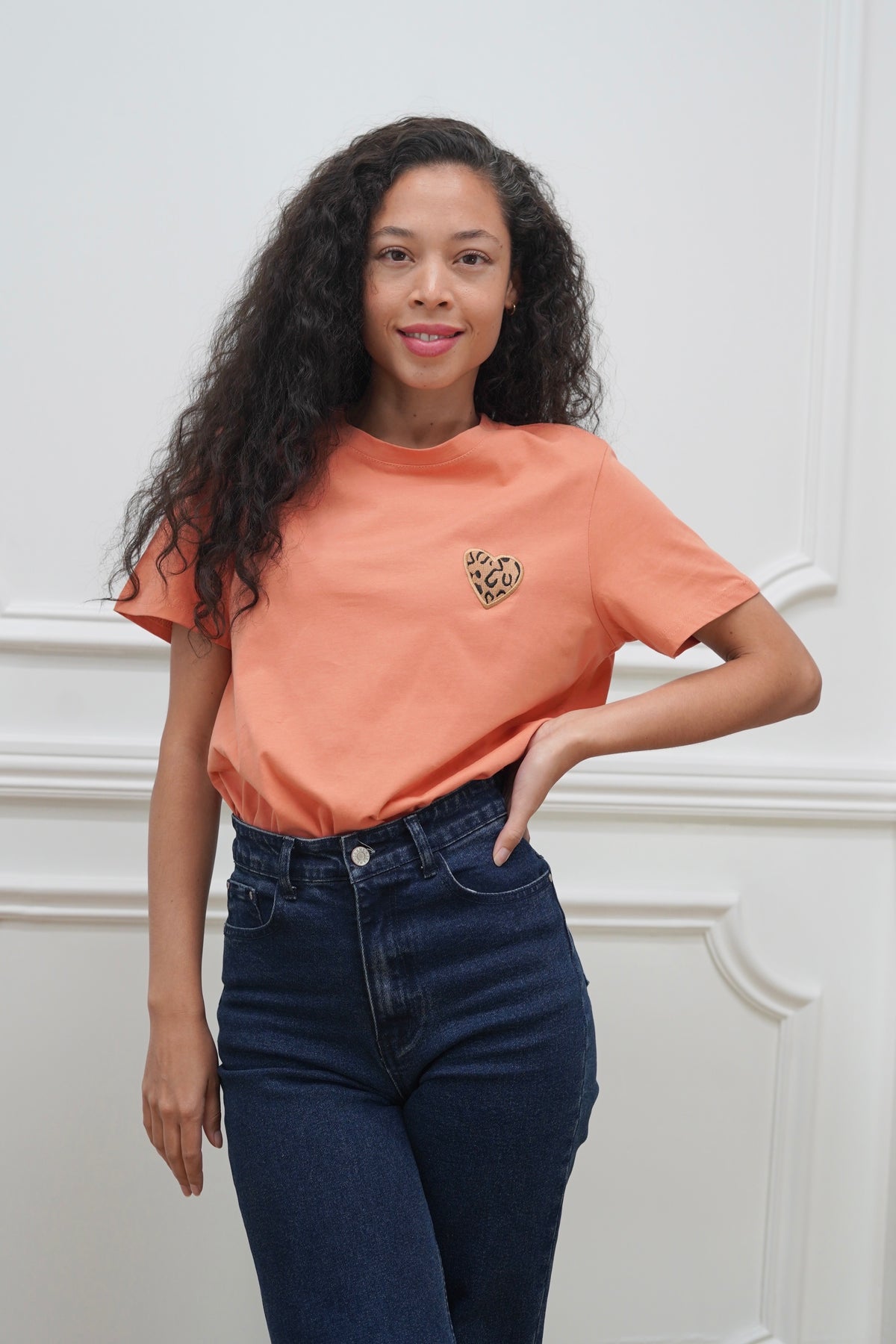 Tee shirt cœur brodé Léo 🐆 MONA Orange - FIN DE SÉRIE