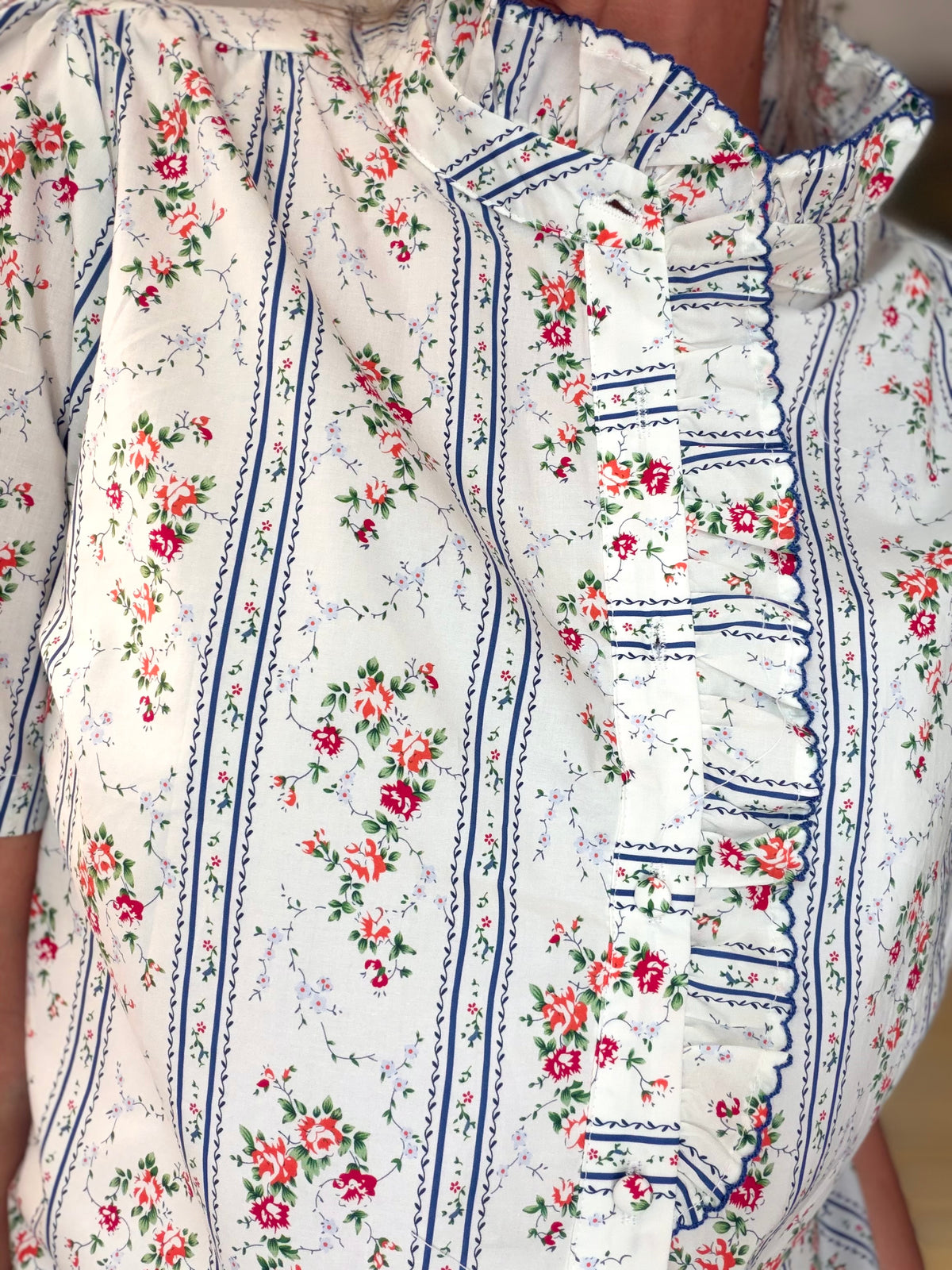 Blouse fleurie rayures bleues manches courtes GWEN - FIN DE SÉRIE