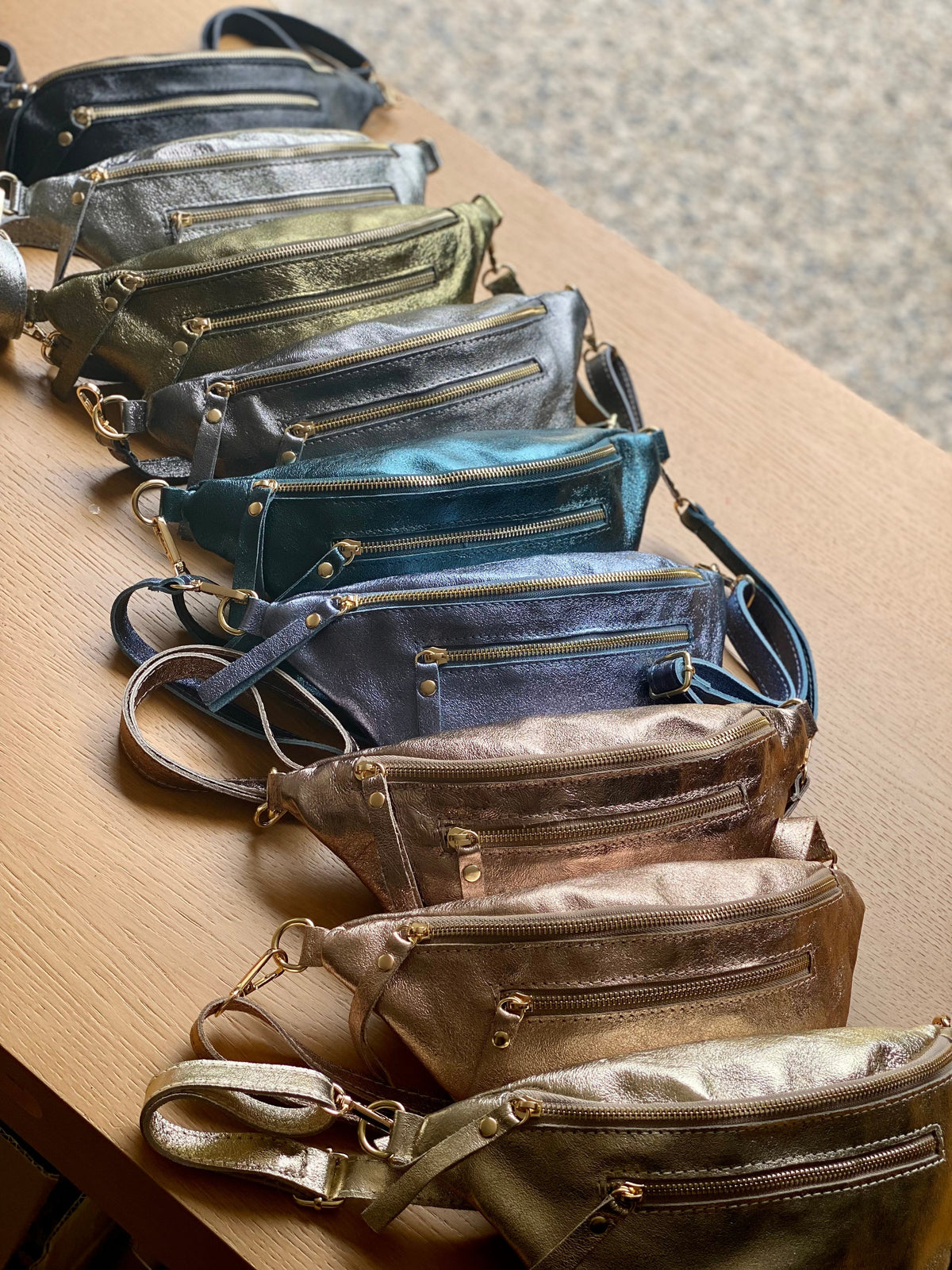 Sac banane en cuir irisé ERYN - Rose gold (9 coloris)