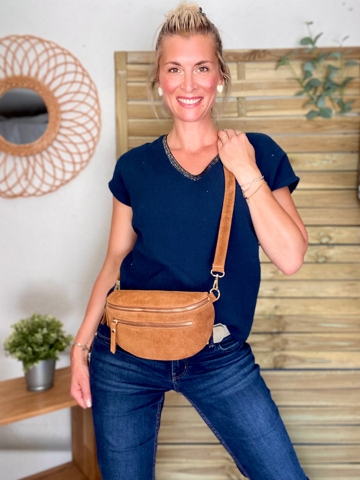 Sac banane en croûte de cuir + poche avant ALISON - Camel