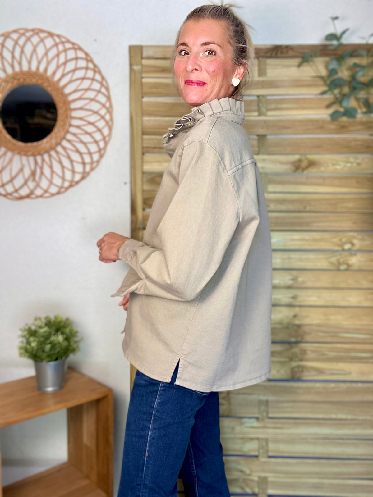 Veste / Chemise en coton, col victorien volanté Beige taupe LISON