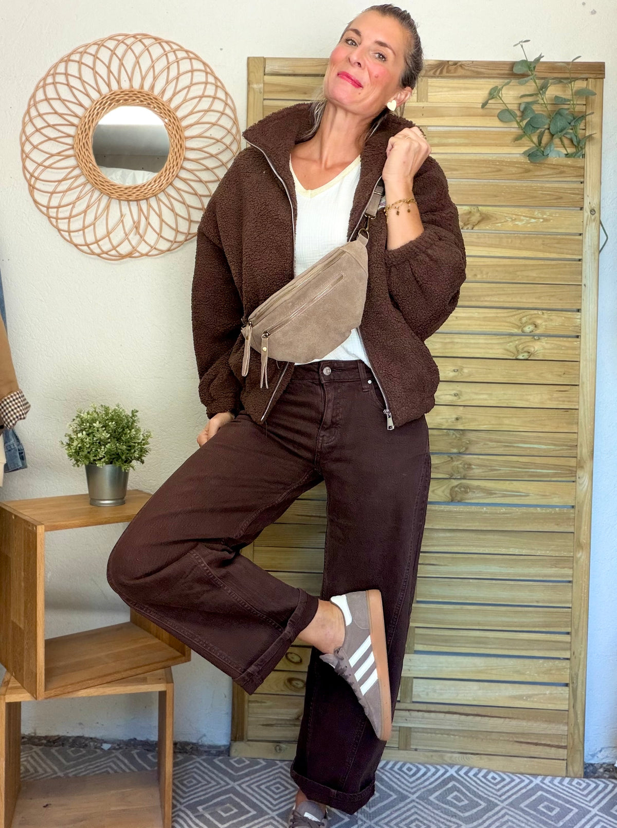 RÉASSORT PRÉVU MI NOVEMBRE • Pantalon Jean coupe barrel LÉON Chocolat