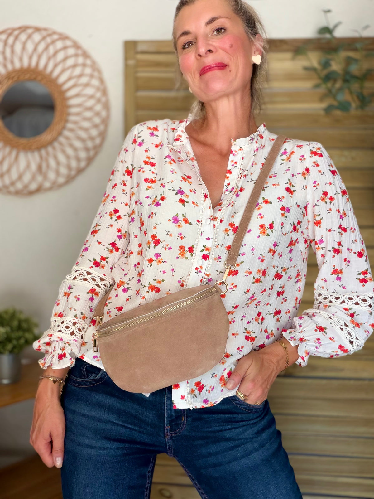 Sac banane M bi-matière en cuir irisé et velours 24cm - POLLY- Taupe/Bronze • FIN DE SÉRIE
