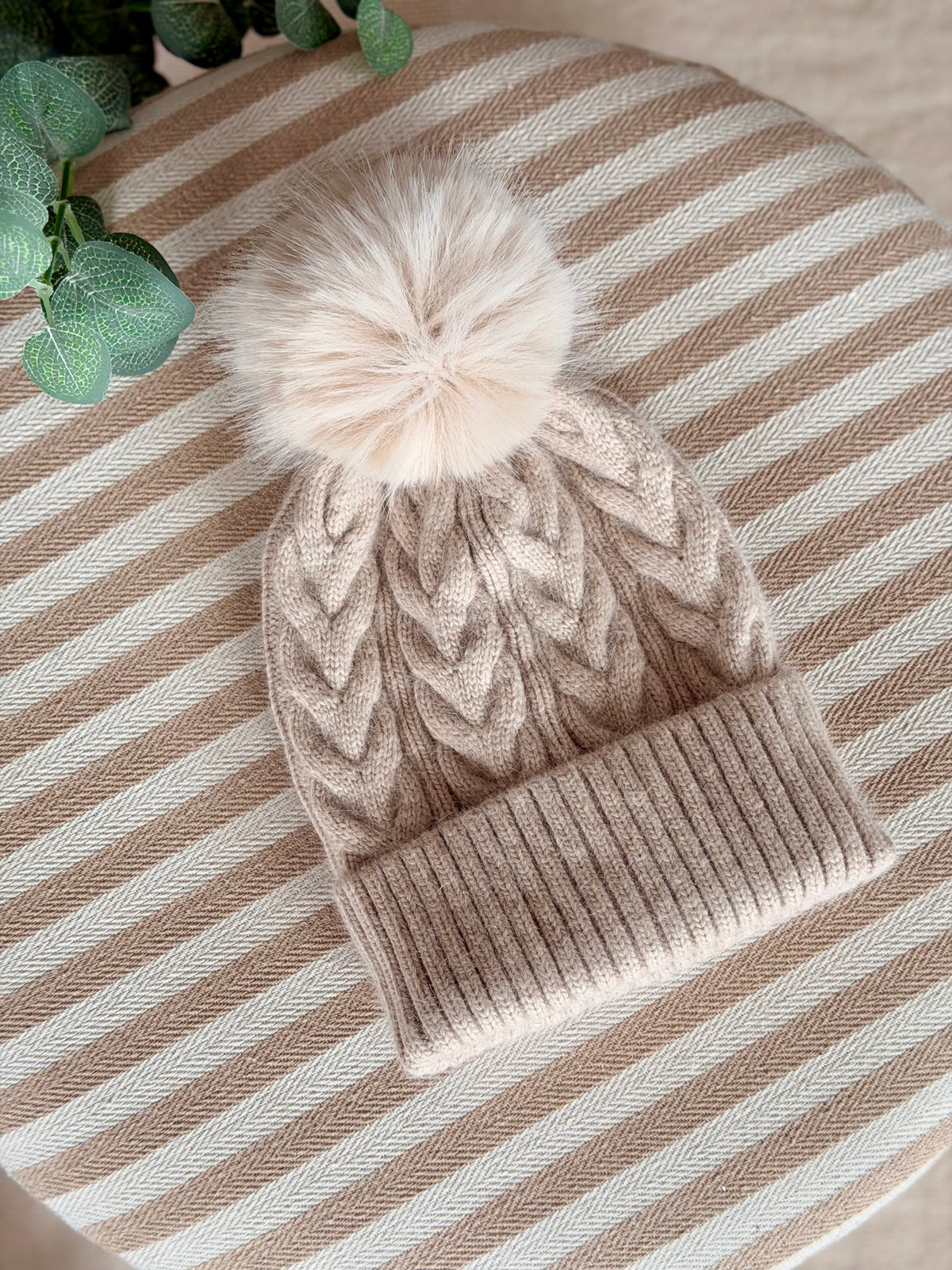 Bonnet torsadé en laine avec pompon JULES - FIN DE SÉRIE