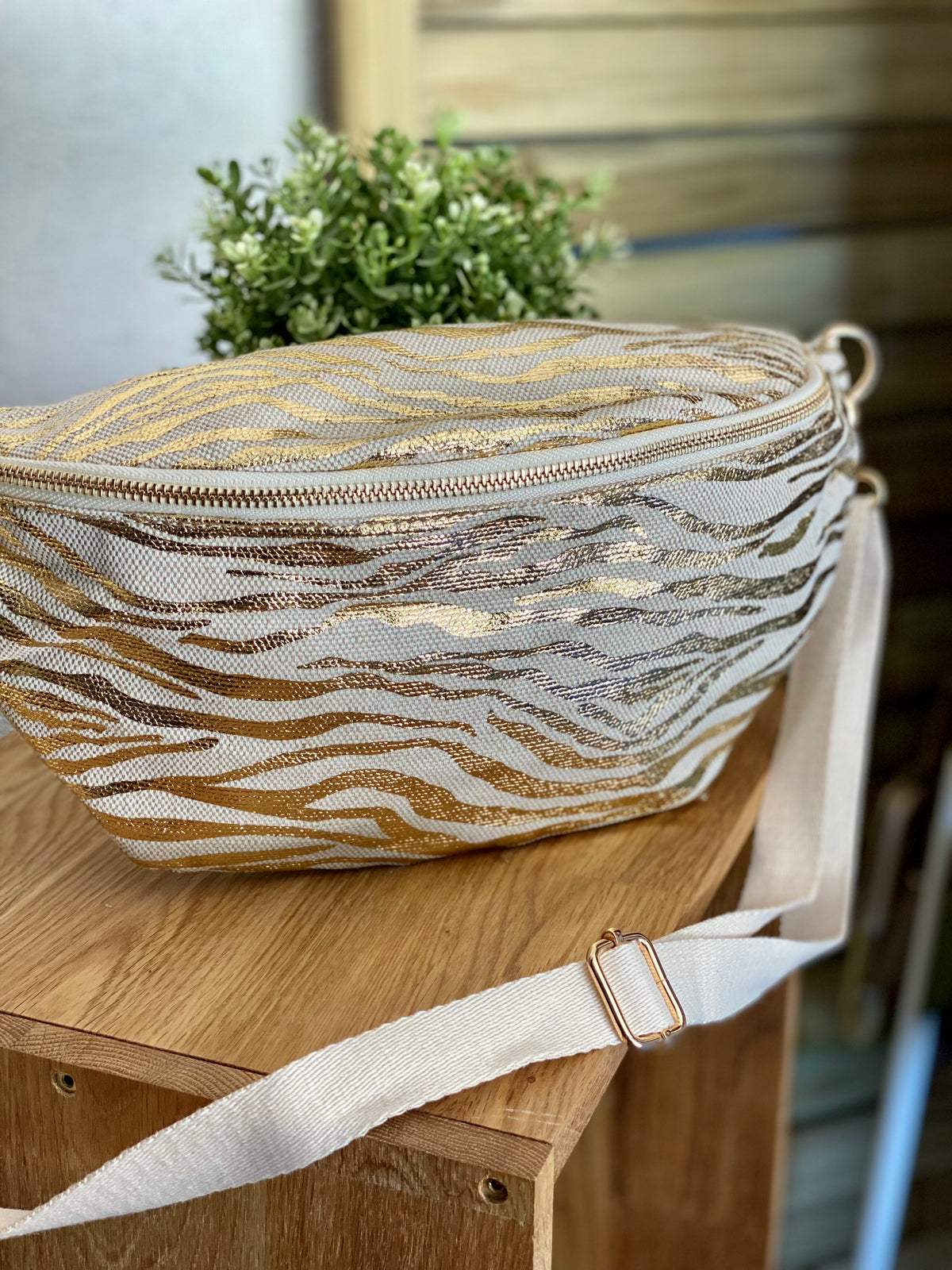 Sac banane XL en toile zebrée doré - KATE