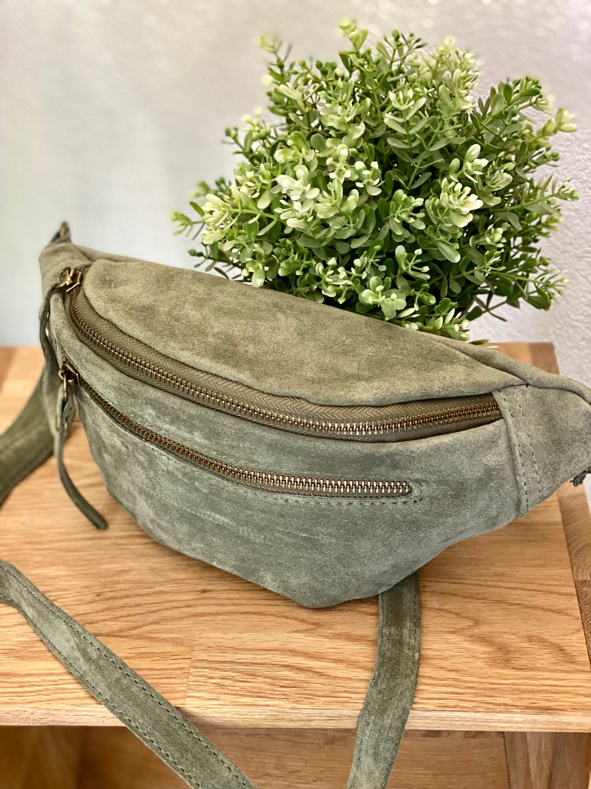 Sac banane double poche en cuir daim - OPALINE - Vert sauge (kaki clair)