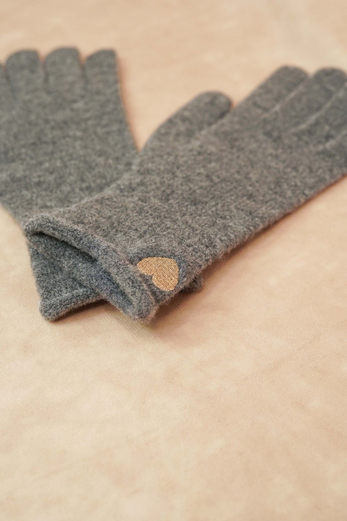 Gants CHLOÉ avec coeur doré brodé 💛 et ouverture index et pouce 👌🏼