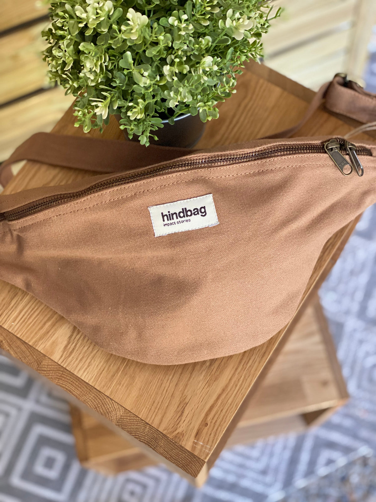 HINDBAG SASHA - Sac banane Cannelle