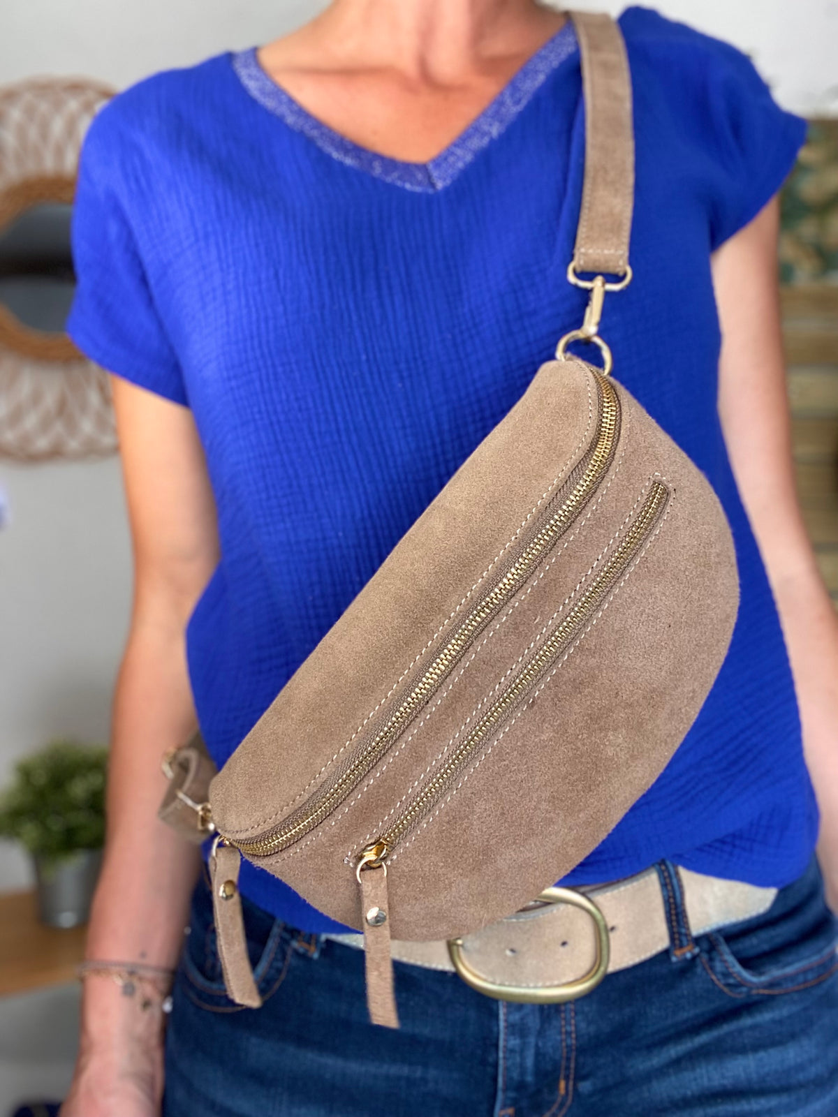 Sac banane en croûte de cuir + poche avant ALISON - Taupe