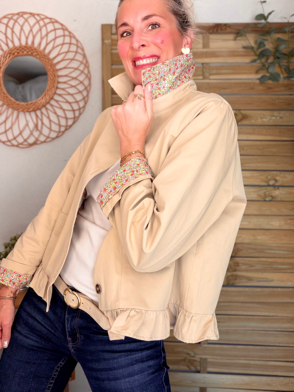 Veste Trench avec volants et Liberty, en coton beige HERMIONE - LILI et LALA - FIN DE SÉRIE