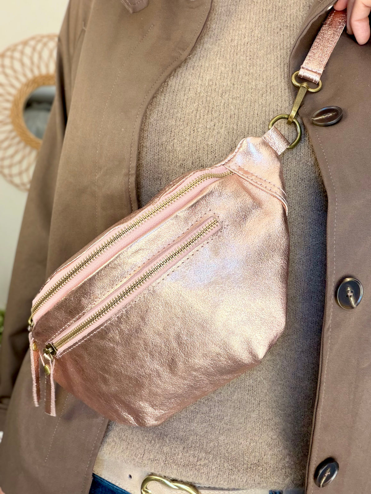 Sac banane en cuir irisé double poche - OPALE Rose gold / Laiton