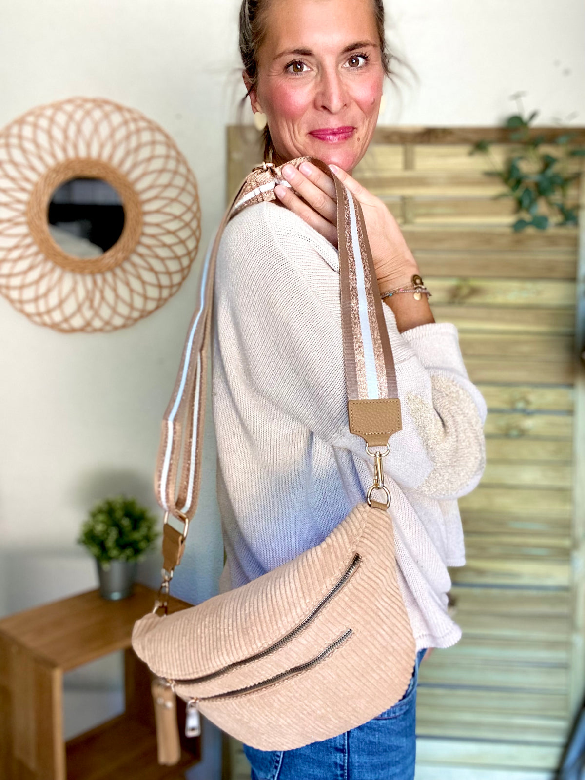 Sac banane XL en velours côtelé 2 zips et sangle fantaisie - WENDY - Camel clair