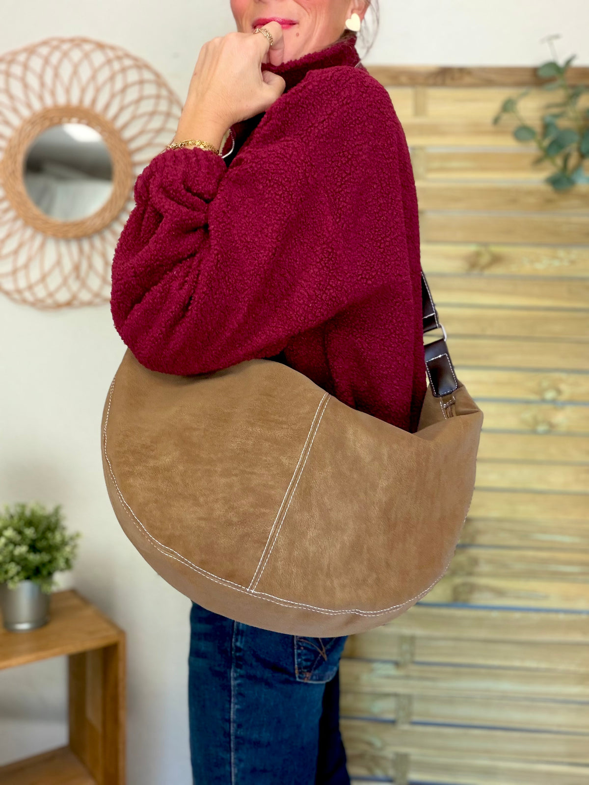 Sac besace XXL en simili cuir brossé - HAROLD Taupe
