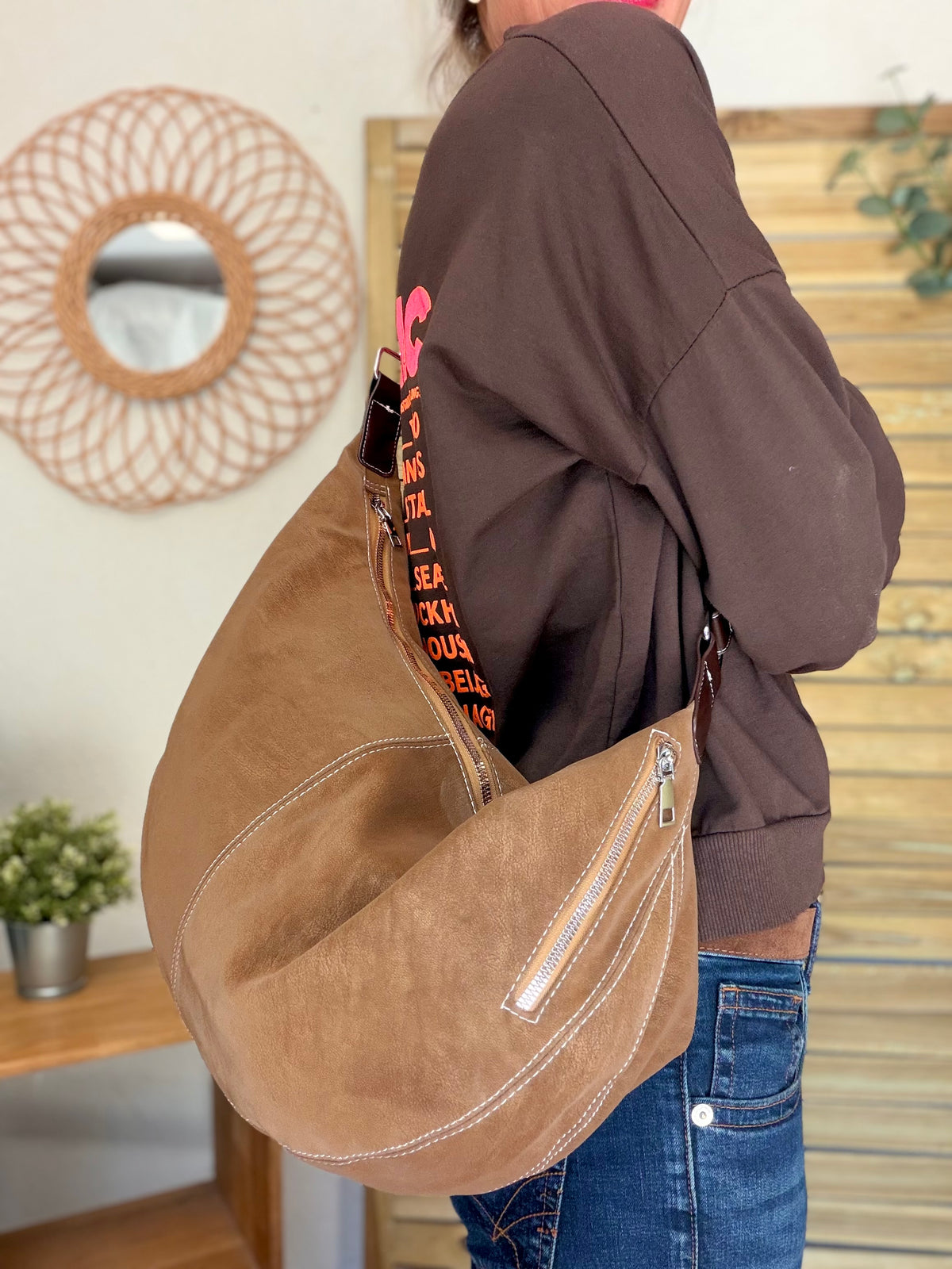 Sac besace XXL en simili cuir brossé - HAROLD Taupe