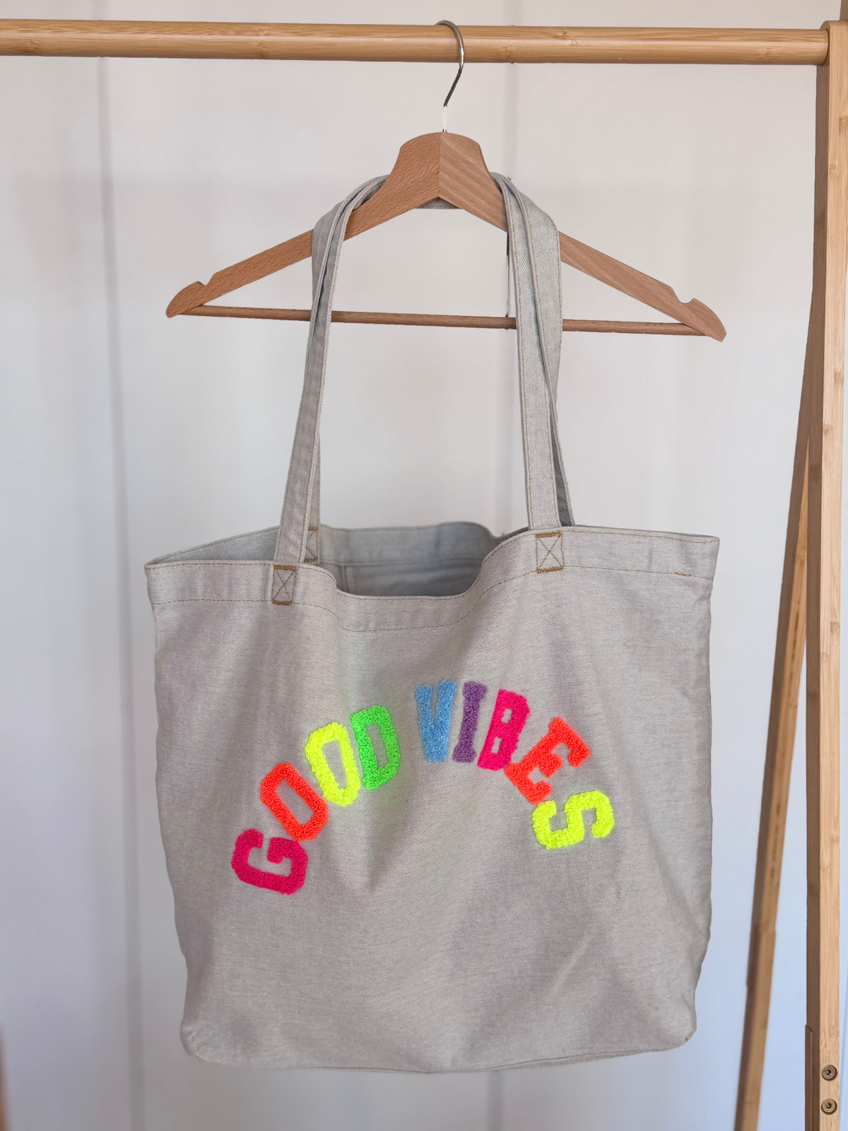 Grand cabas Tote bag GOOD VIBES Jean bleu delavé VANINA - FIN DE SÉRIE