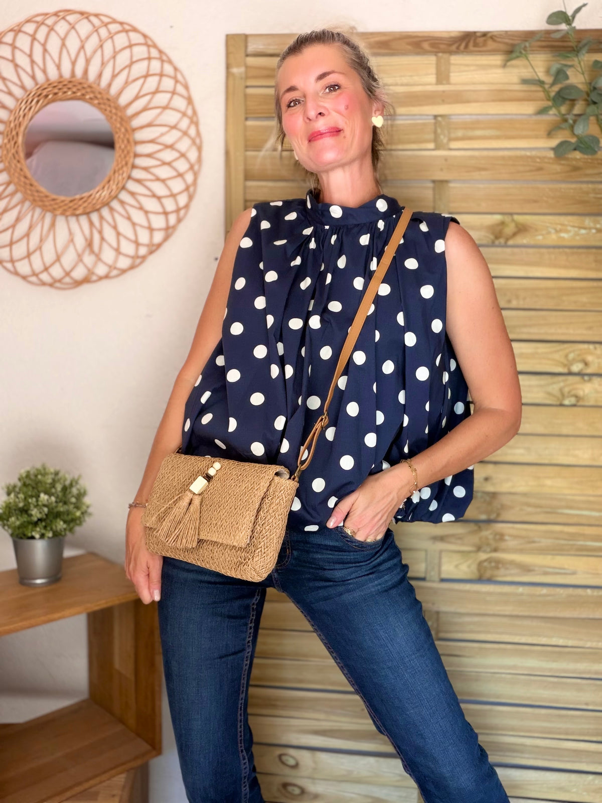Sac à main avec pompon en raphia ISORA Camel - FIN DE SÉRIE