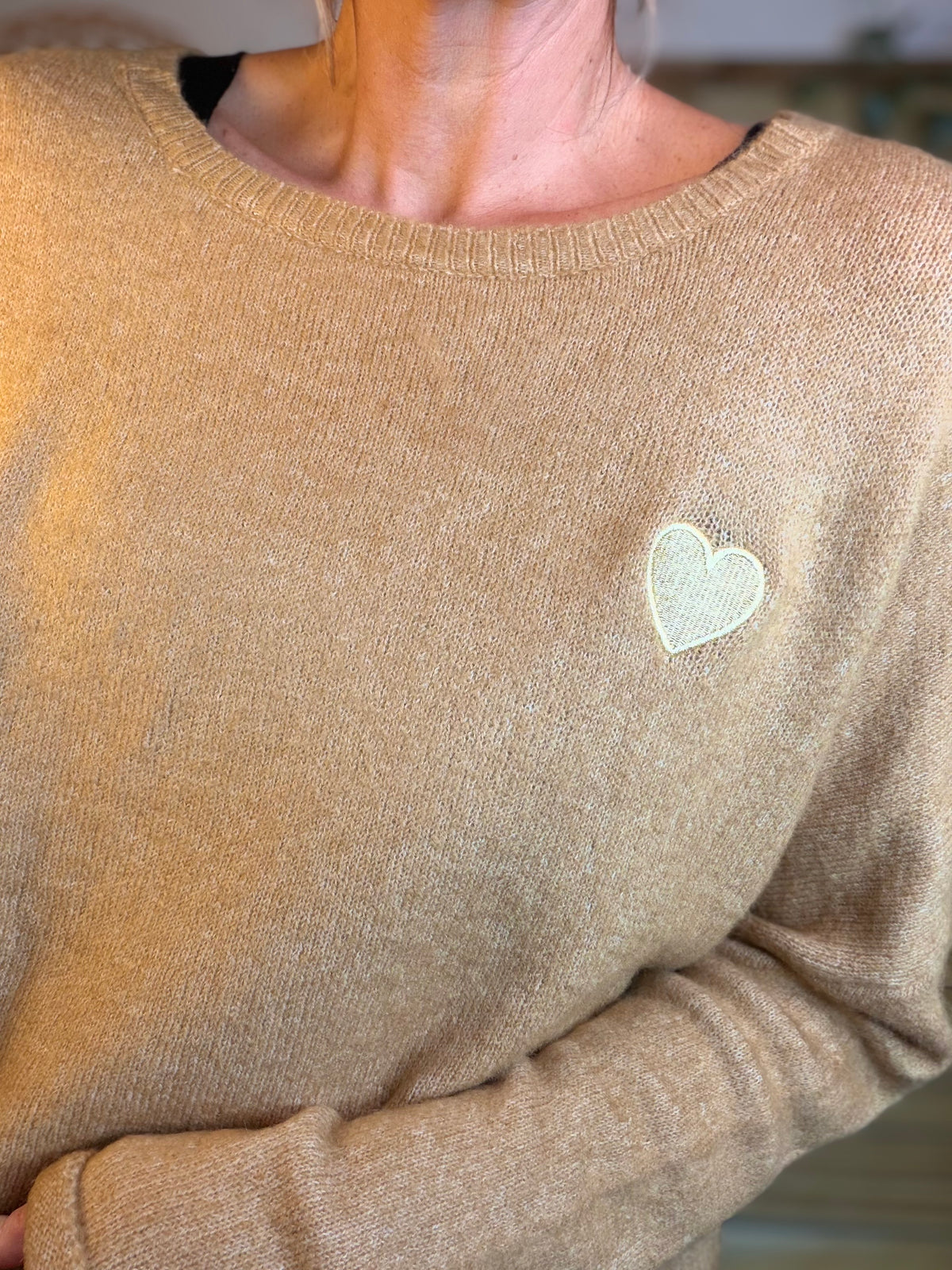 Pull léger en maille cœur doré brodé 💛 MELISSA - Camel