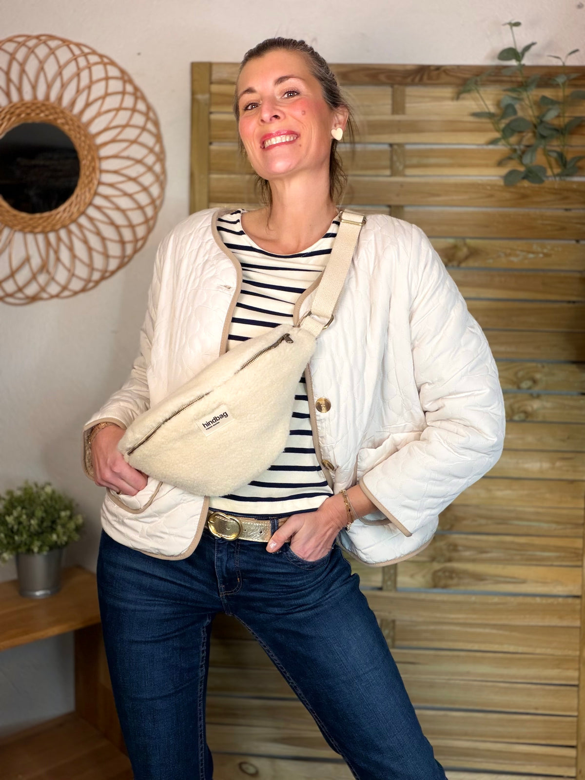 HINDBAG OLIVIA - Sac banane Teddy arctique (moumoute)